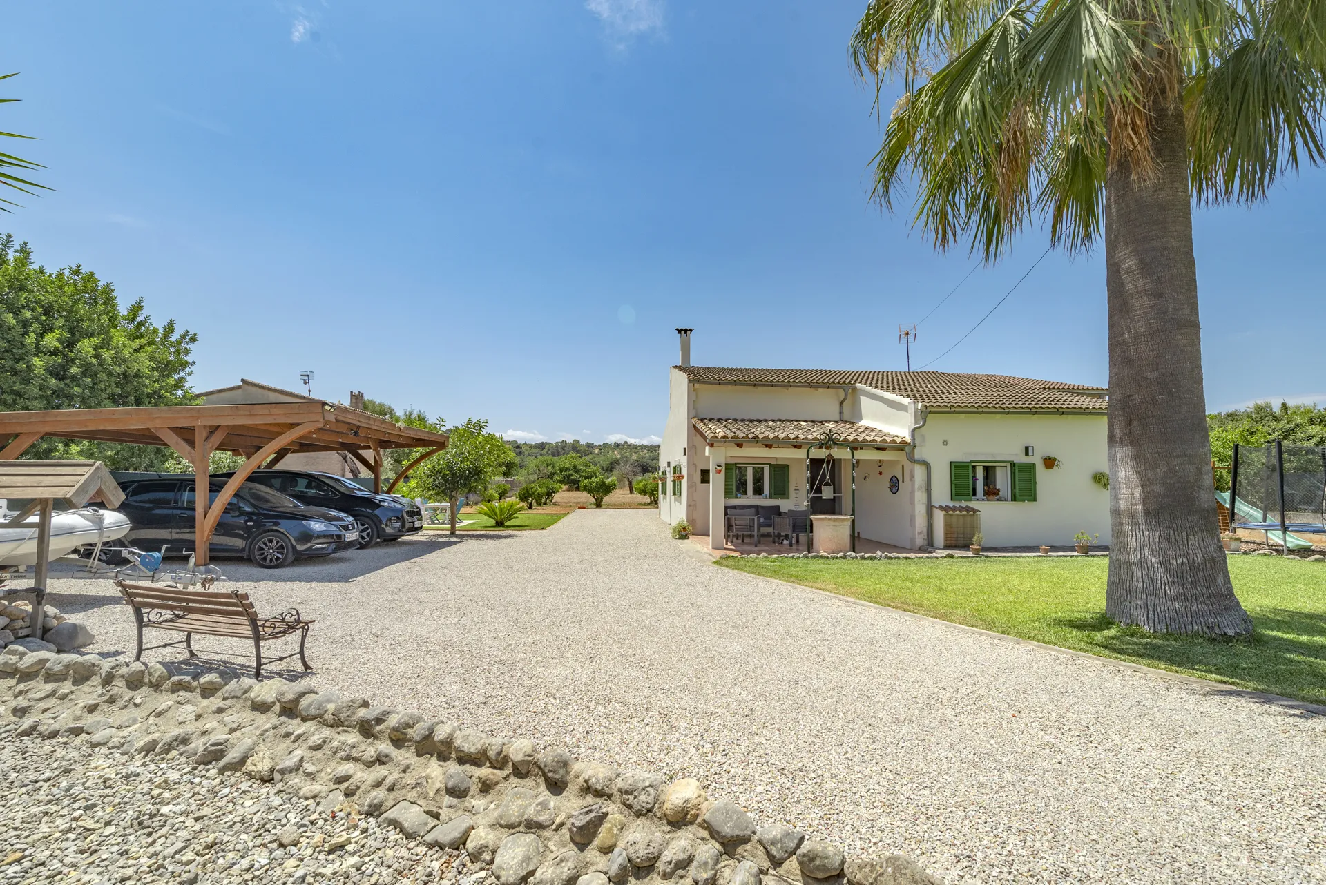 Charming country house with a guest suite and citrus orchard-4