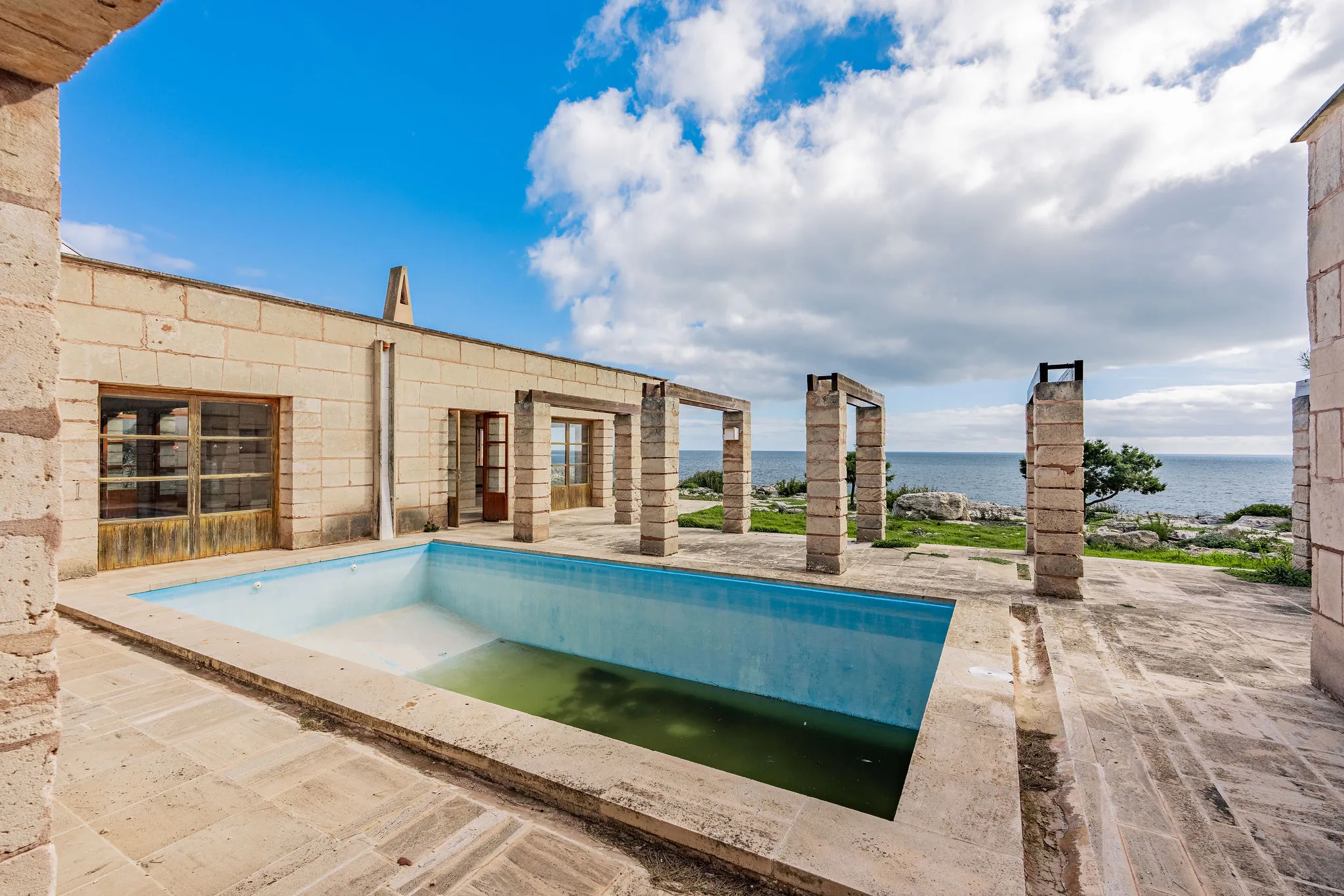 Vila única en primera línia de mar amb projecte aprovat-14