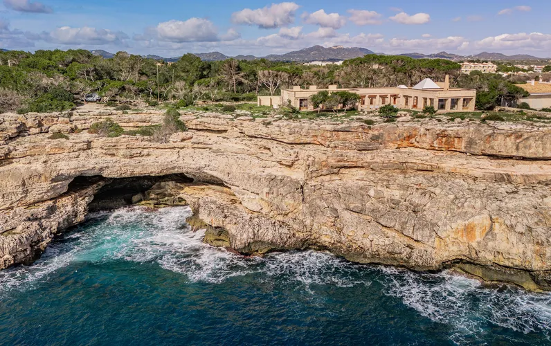 Vila única en primera línia de mar amb projecte aprovat