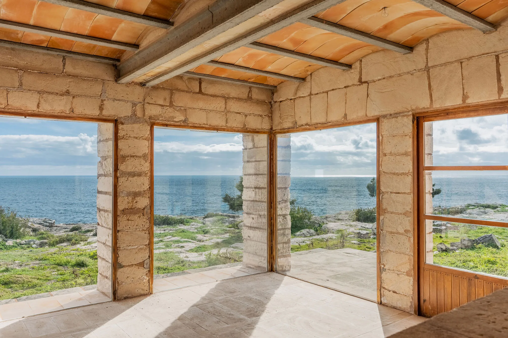 Villa unique en première ligne de mer avec projet approuvé-7