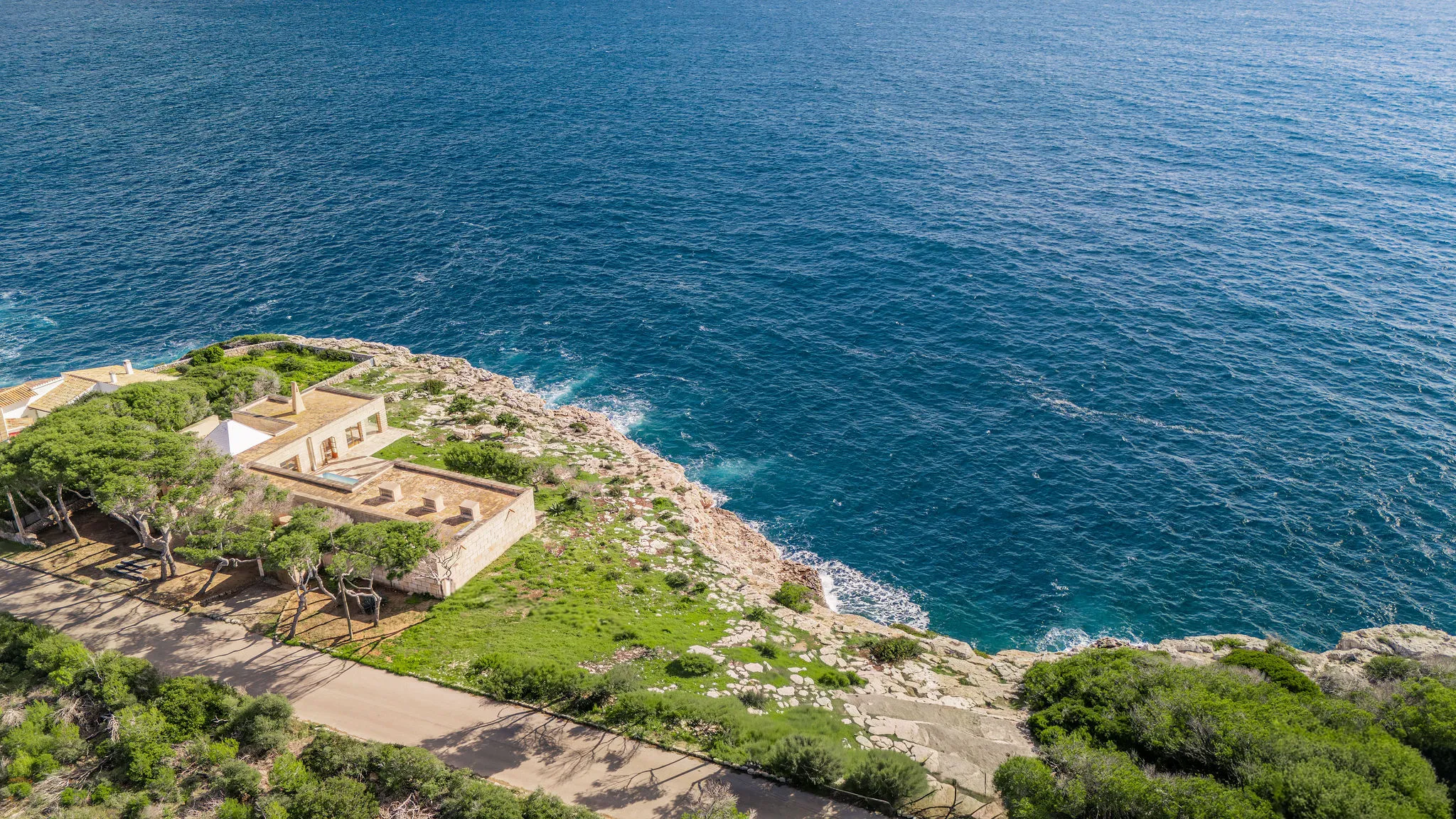 Villa unique en première ligne de mer avec projet approuvé-2