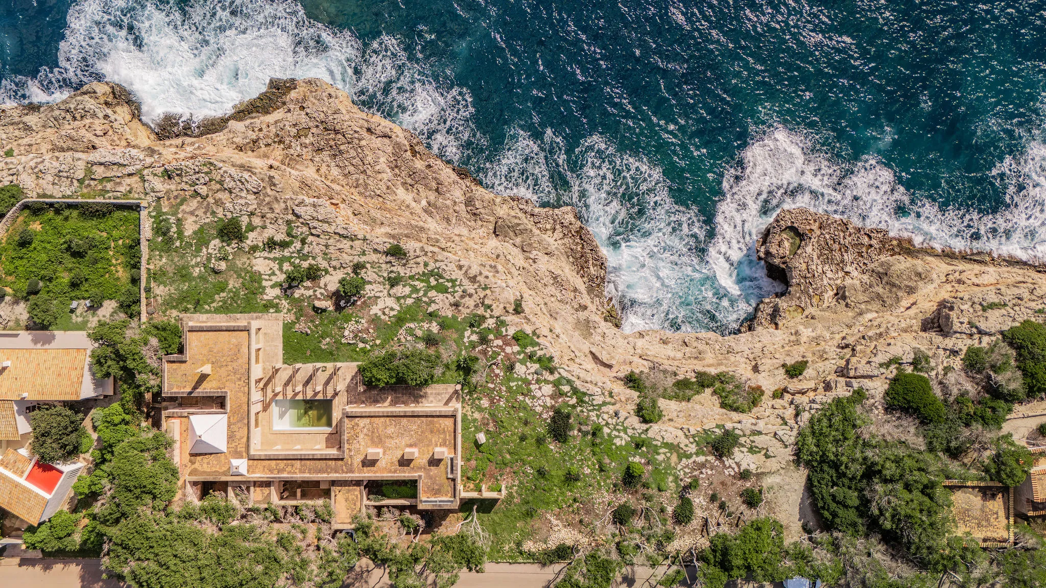 Villa unique en première ligne de mer avec projet approuvé-13