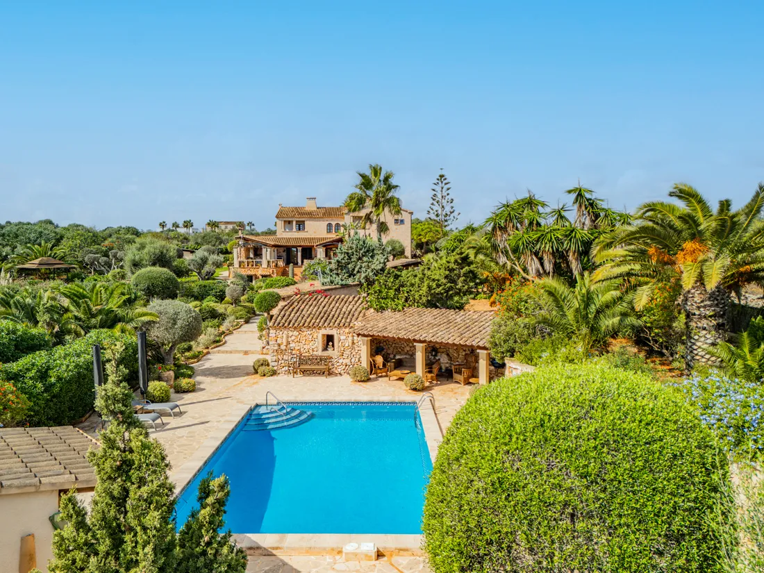 Finca junto al mar con jardín de ensueño-3