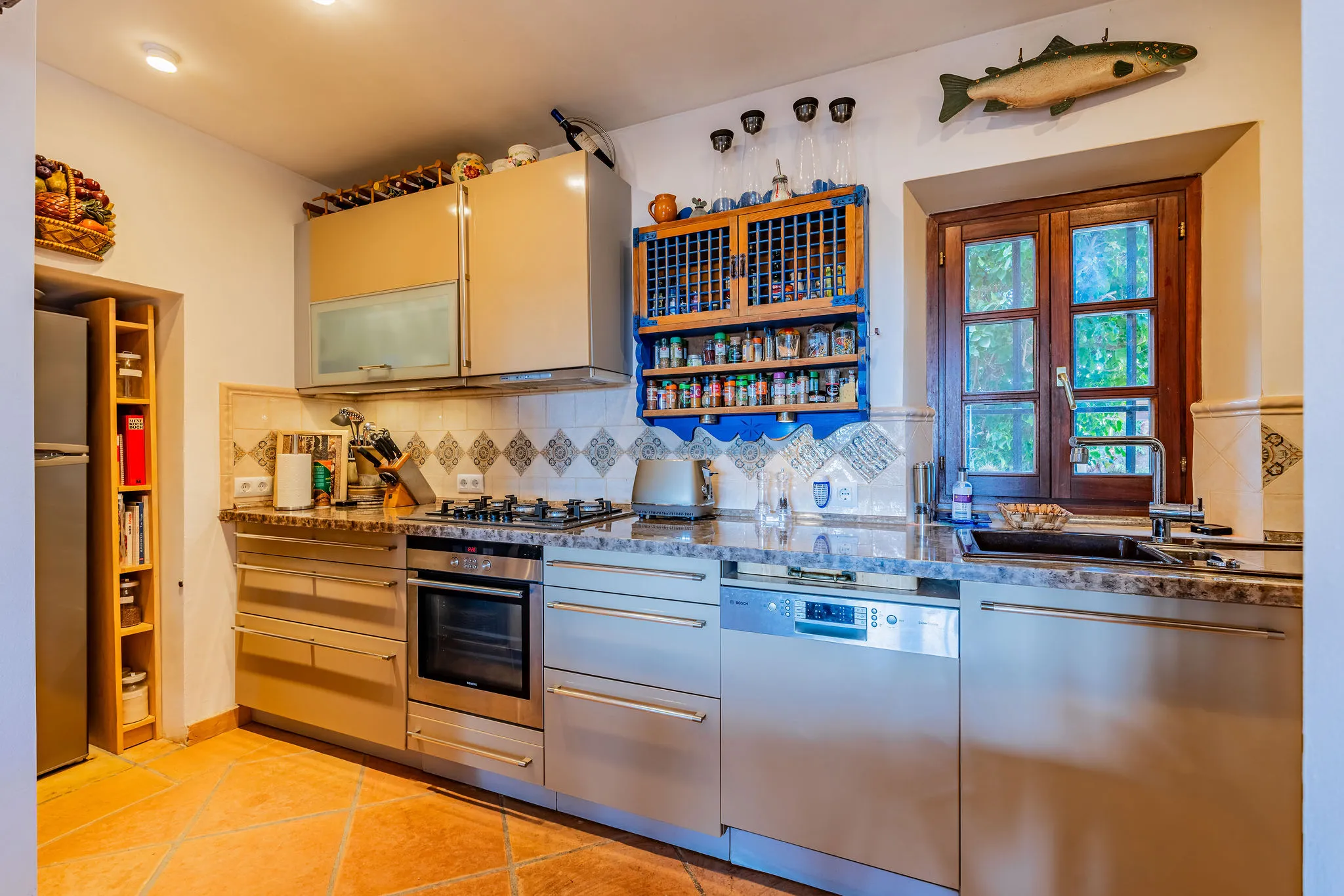 Finca aan zee met droomachtige tuin-8