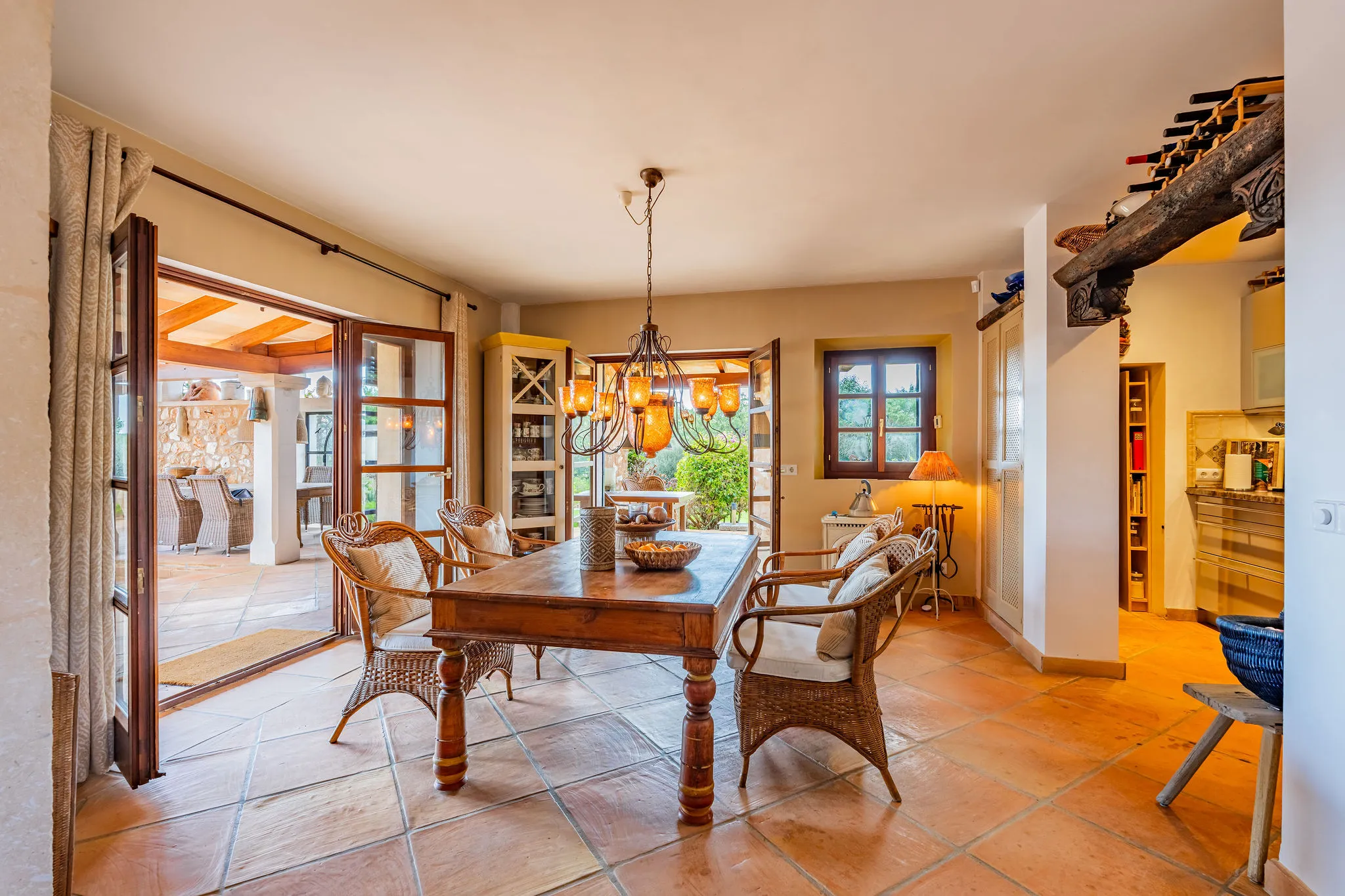 Finca aan zee met droomachtige tuin-4