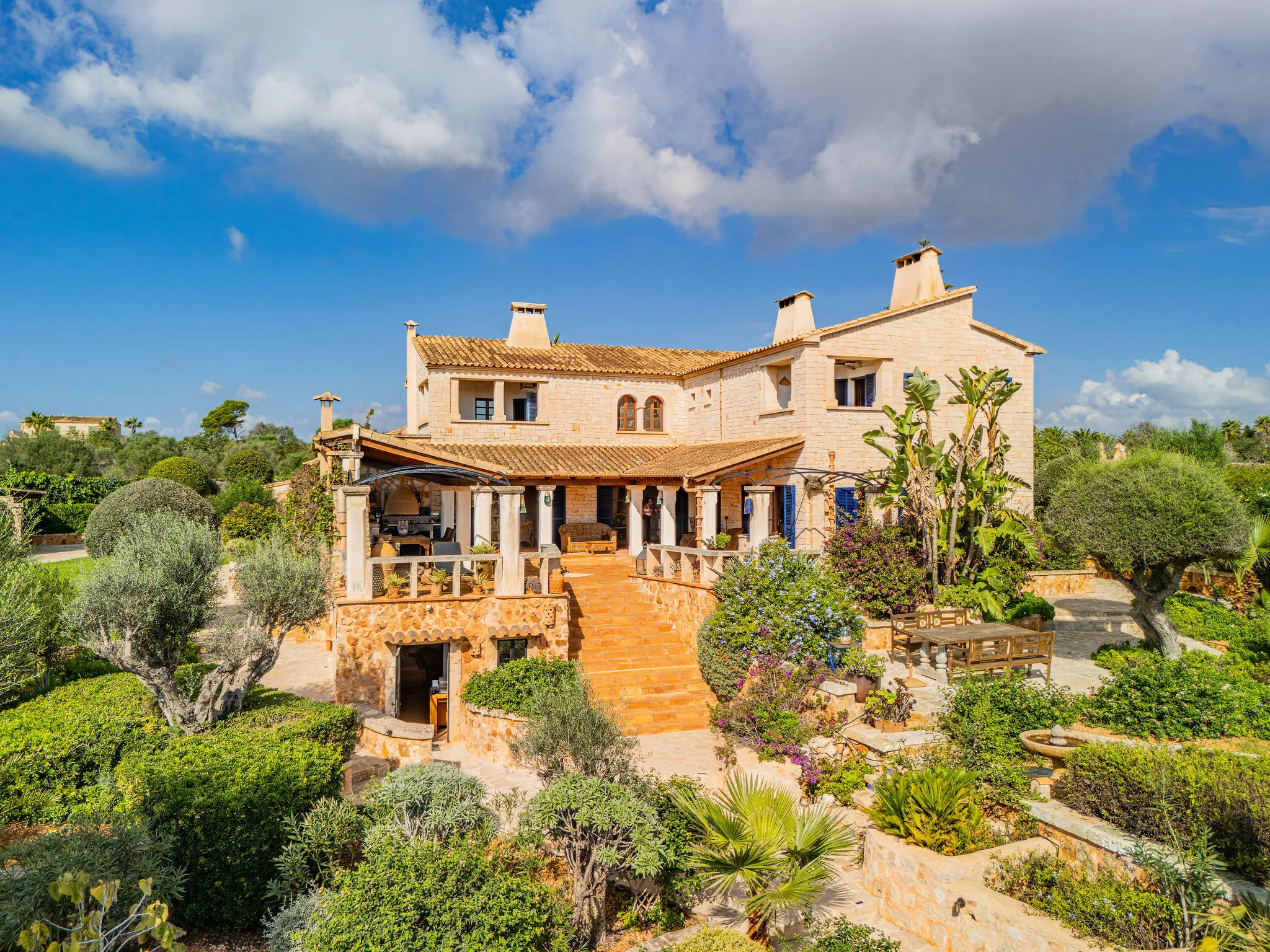 Finca junto al mar con jardín de ensueño-19