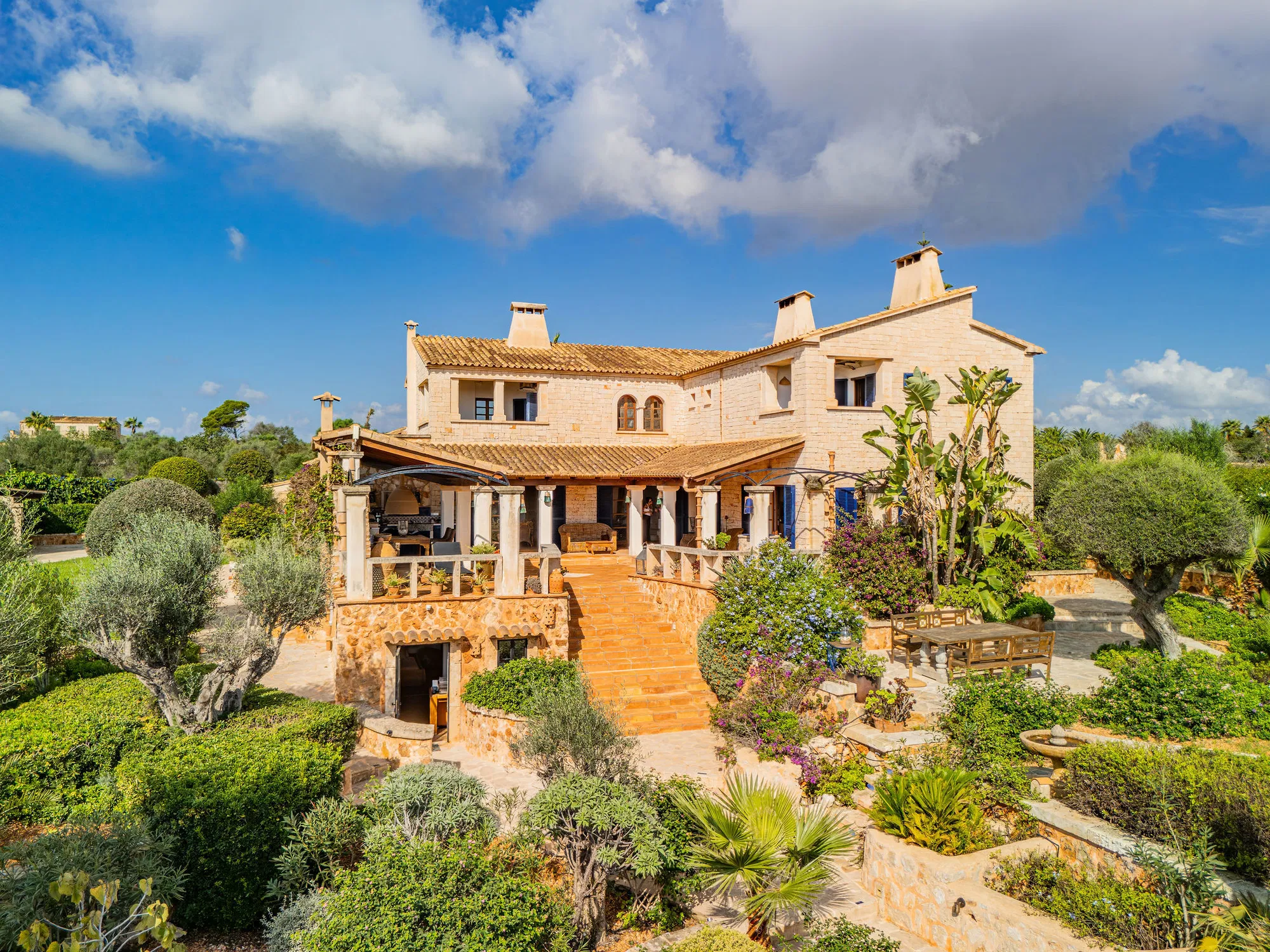 Finca junto al mar con jardín de ensueño-19