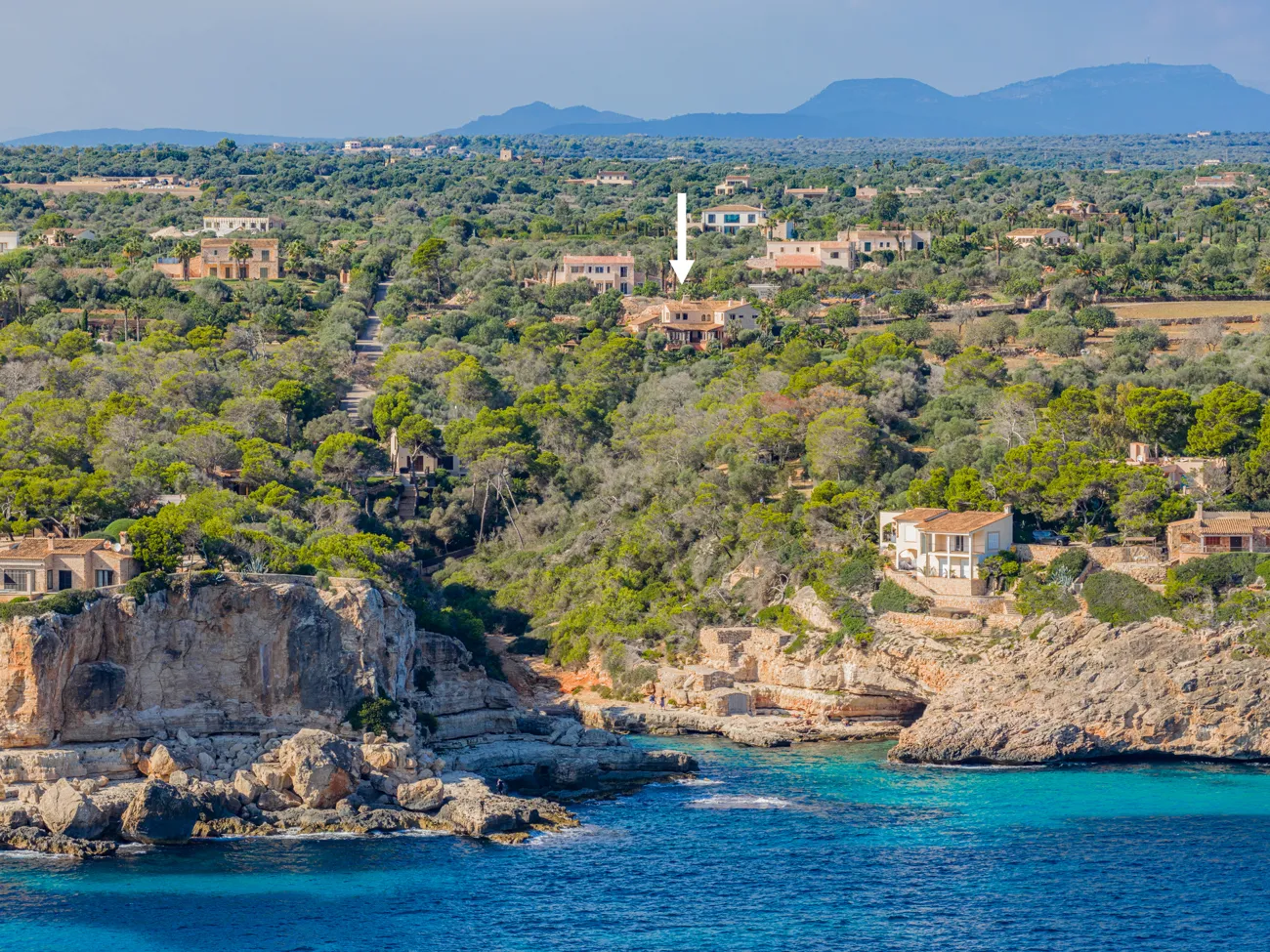 Finca junto al mar con jardín de ensueño-1