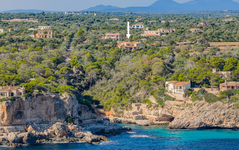Finca junto al mar con jardín de ensueño