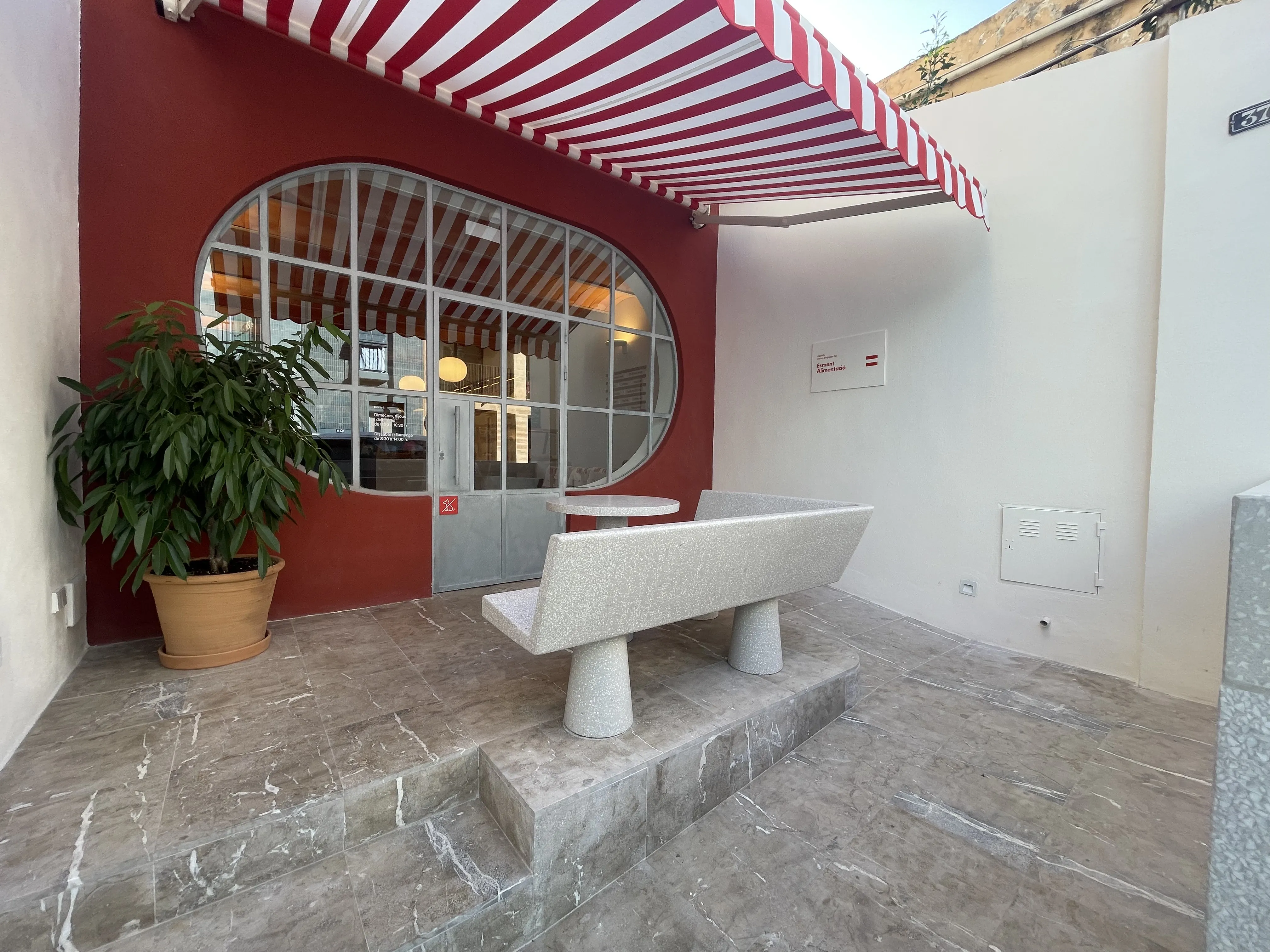 Nyrenoverad lägenhet i Gomila-18