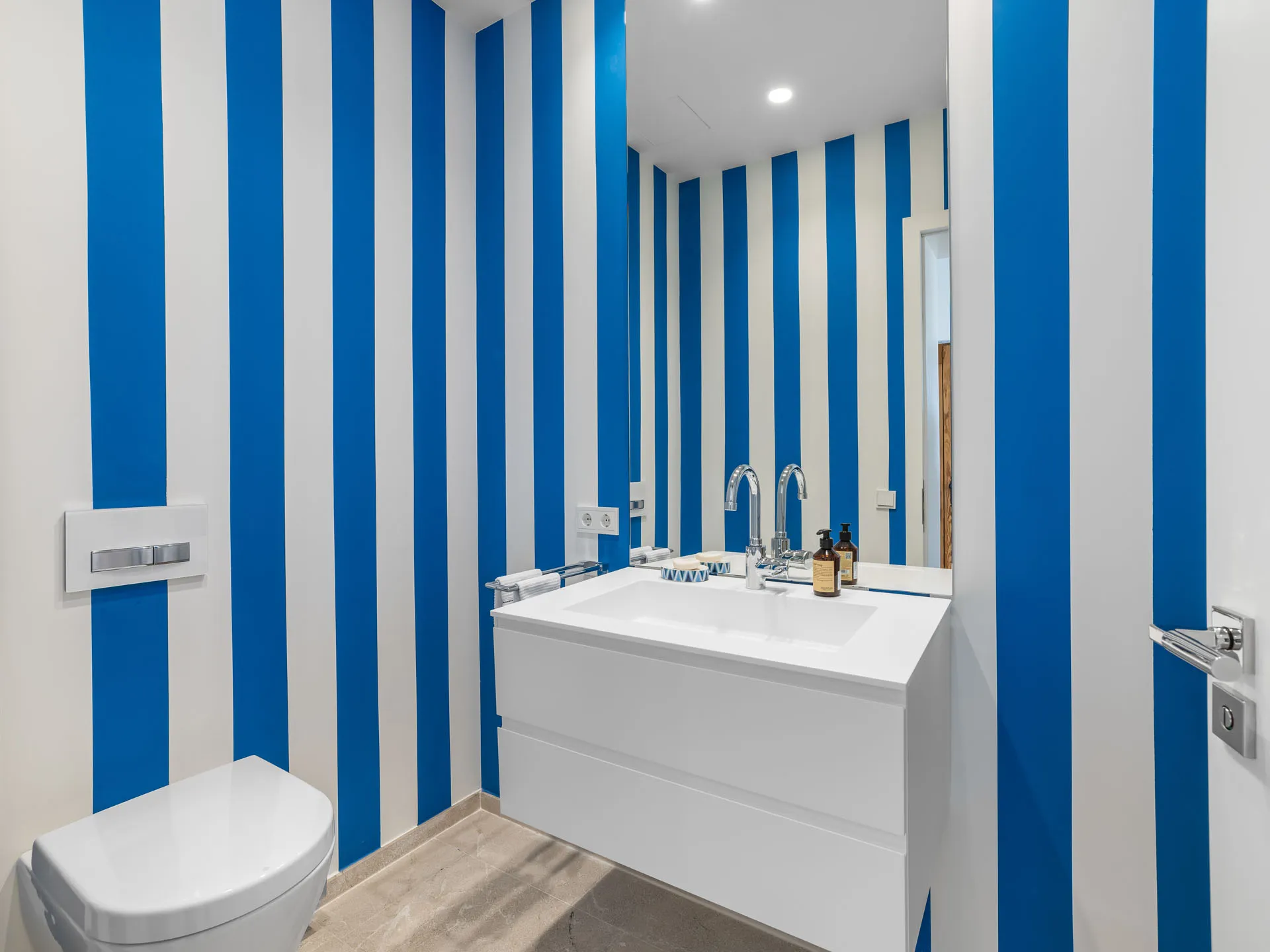 Hvor lys møder luksus - Villa med havudsigt, gæstehus og pool-22