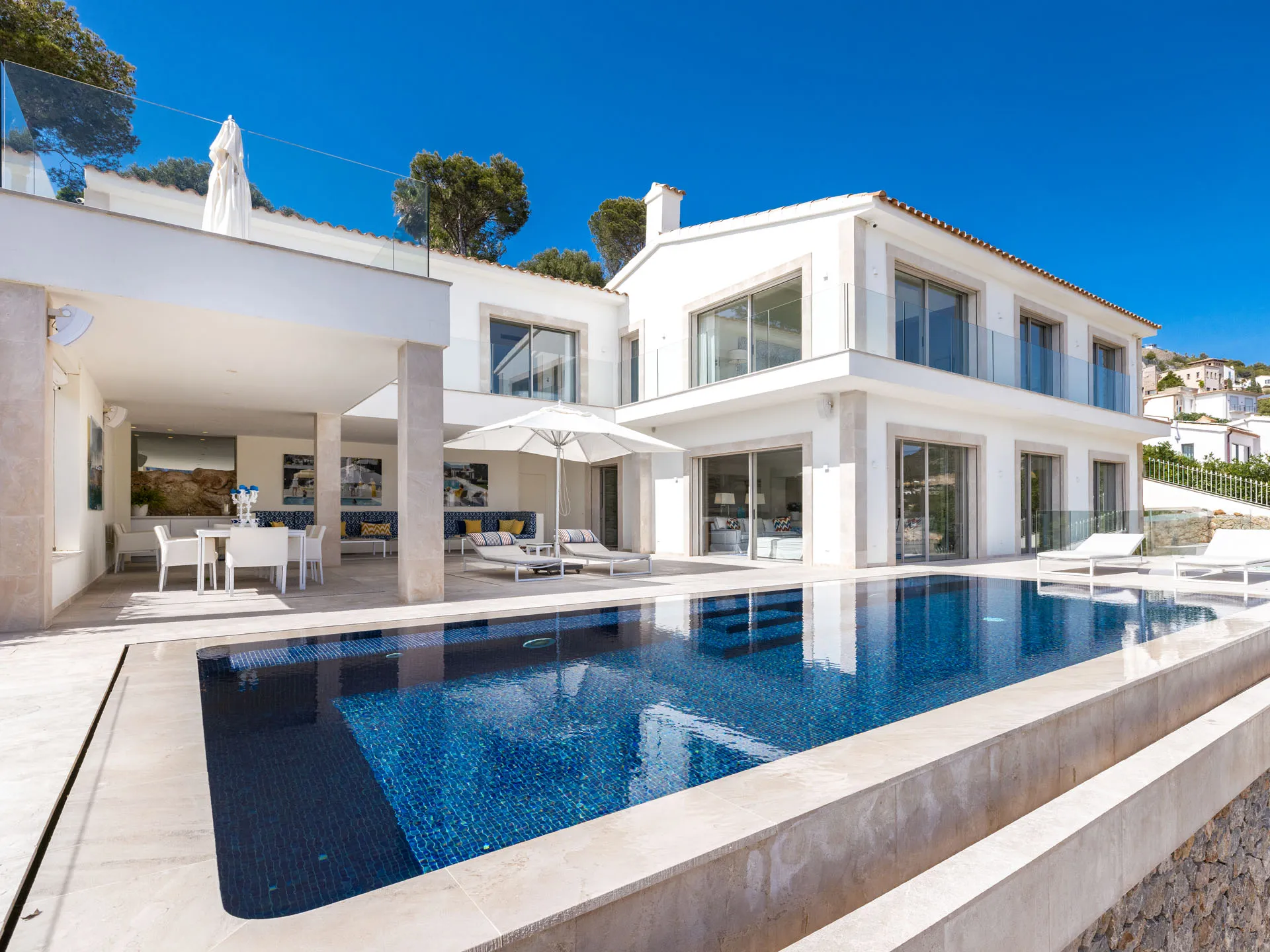 Donde la luz se une al lujo - Villa con vistas al mar, casa de invitados y piscina-27