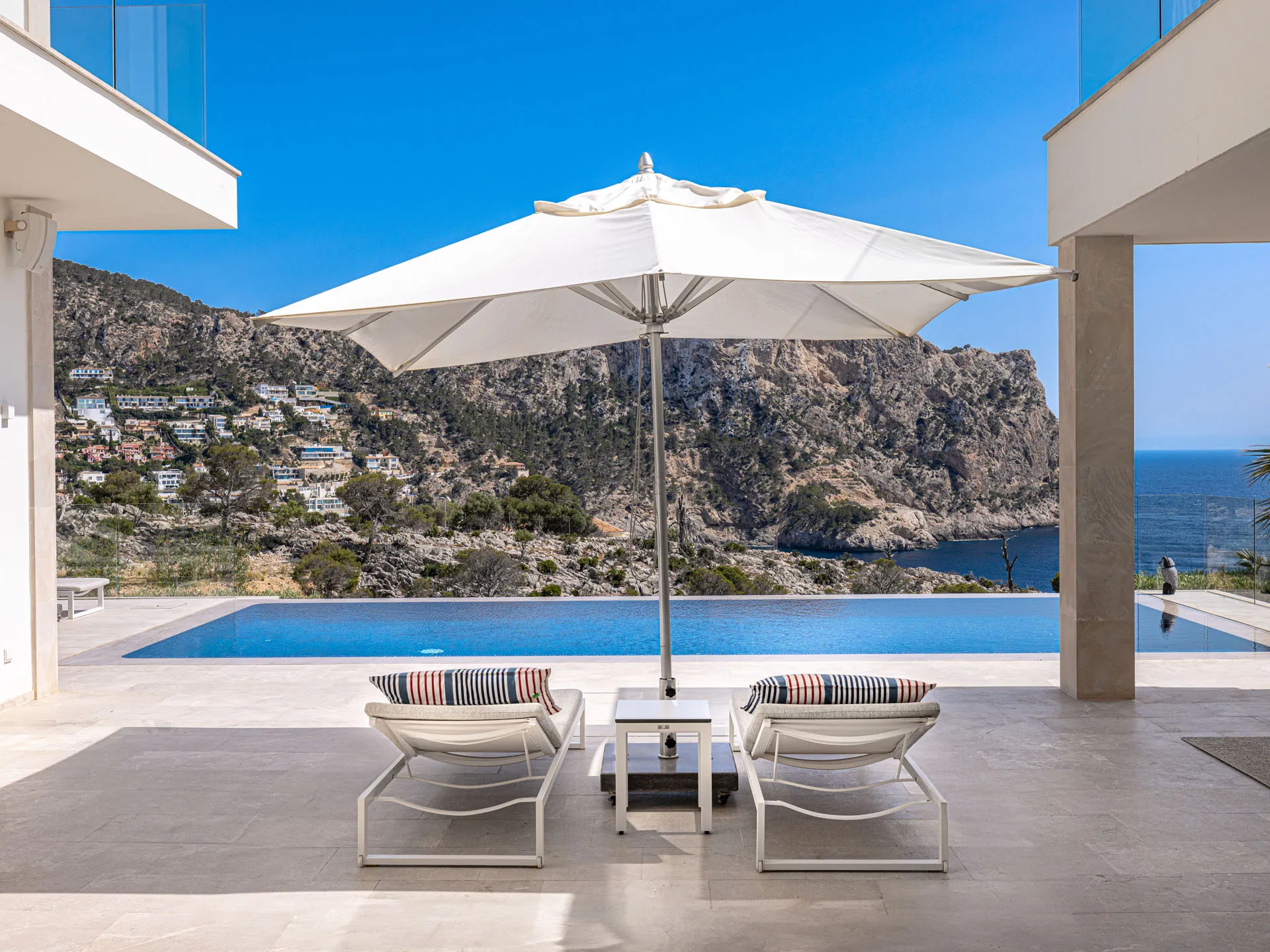 Donde la luz se une al lujo - Villa con vistas al mar, casa de invitados y piscina-5