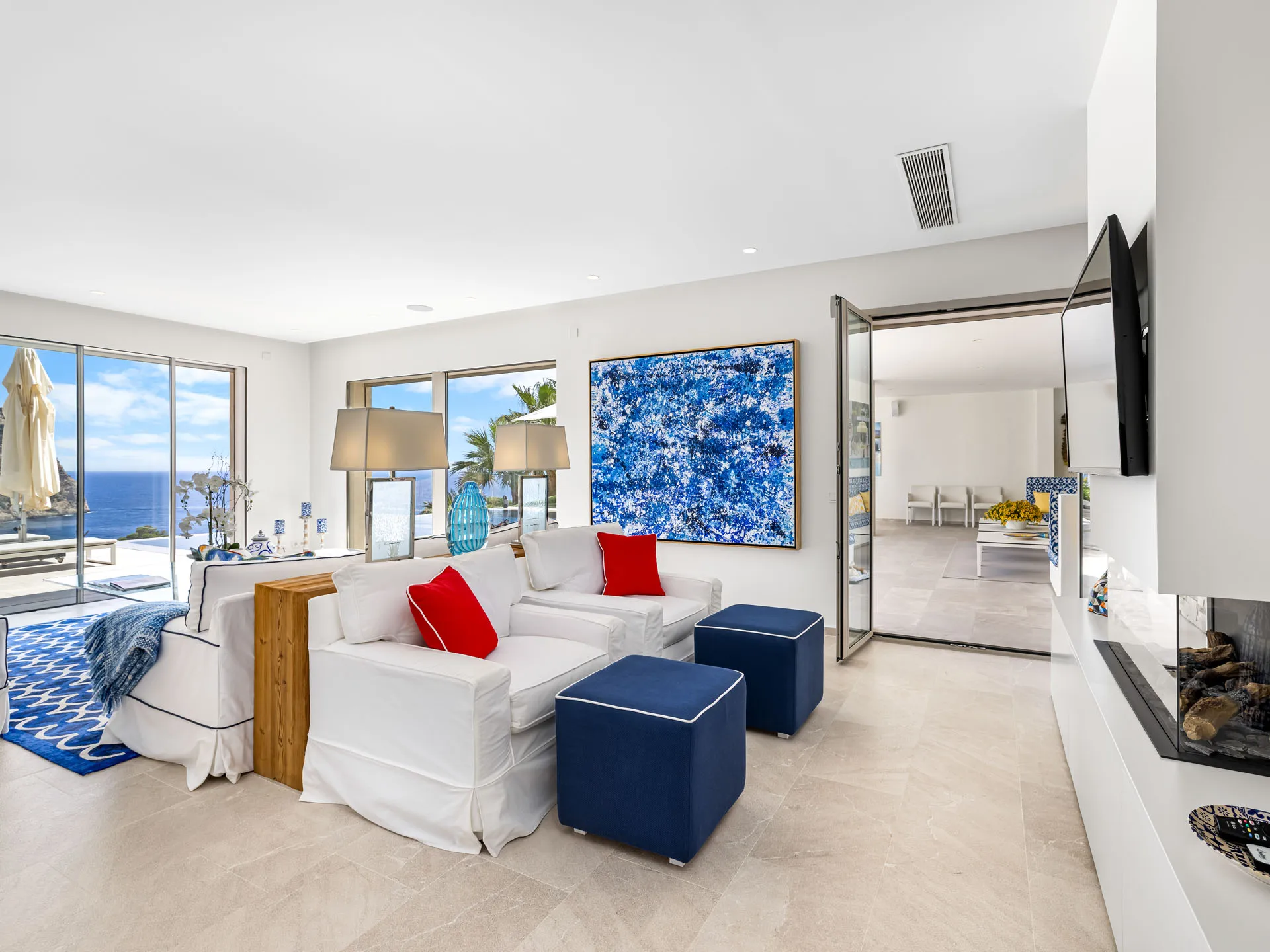 Donde la luz se une al lujo - Villa con vistas al mar, casa de invitados y piscina-8