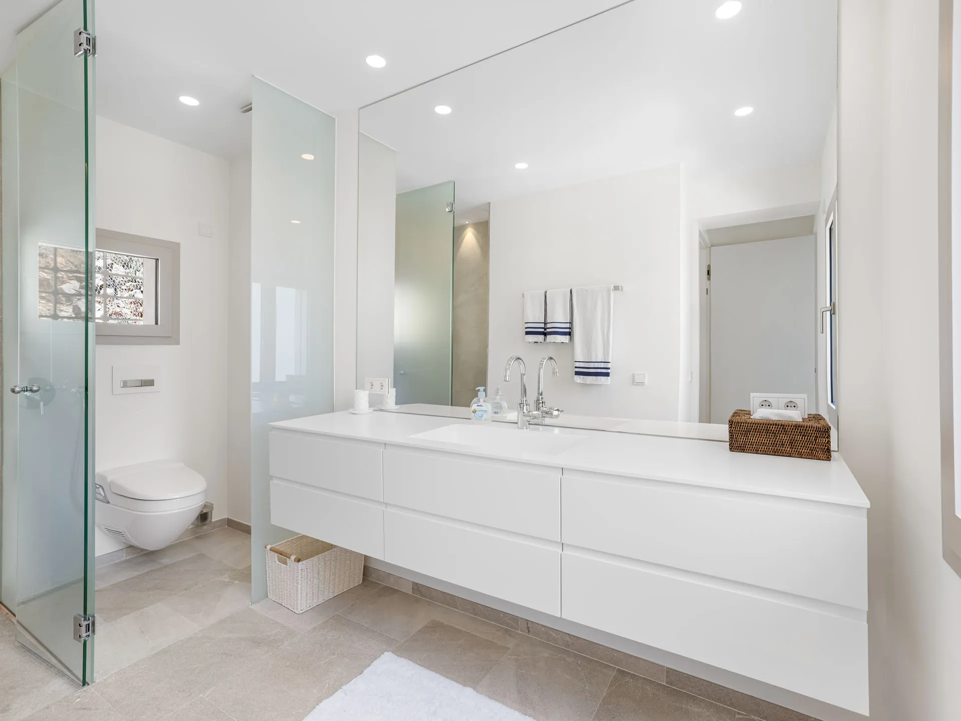 Gdzie światło łączy się z luksusem - willa z widokiem na morze, pensjonatem i basenem-21