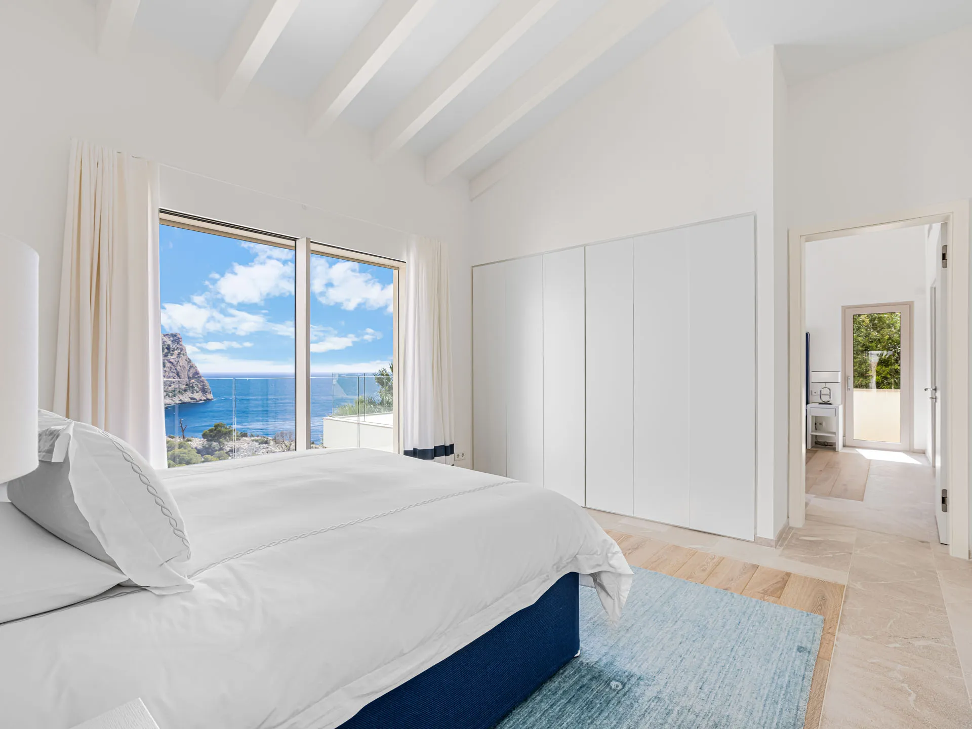 Hvor lys møder luksus - Villa med havudsigt, gæstehus og pool-17