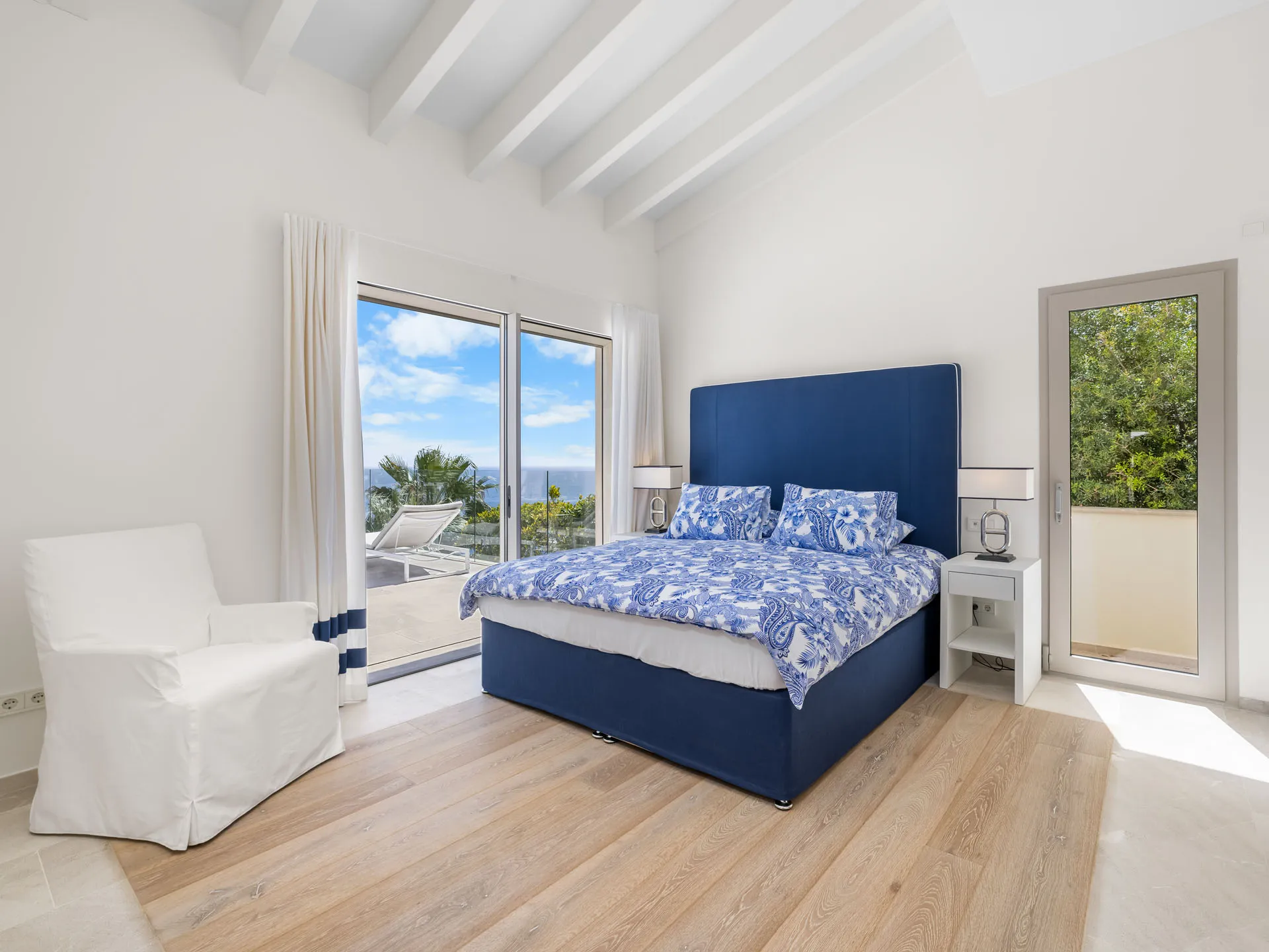 Donde la luz se une al lujo - Villa con vistas al mar, casa de invitados y piscina-14