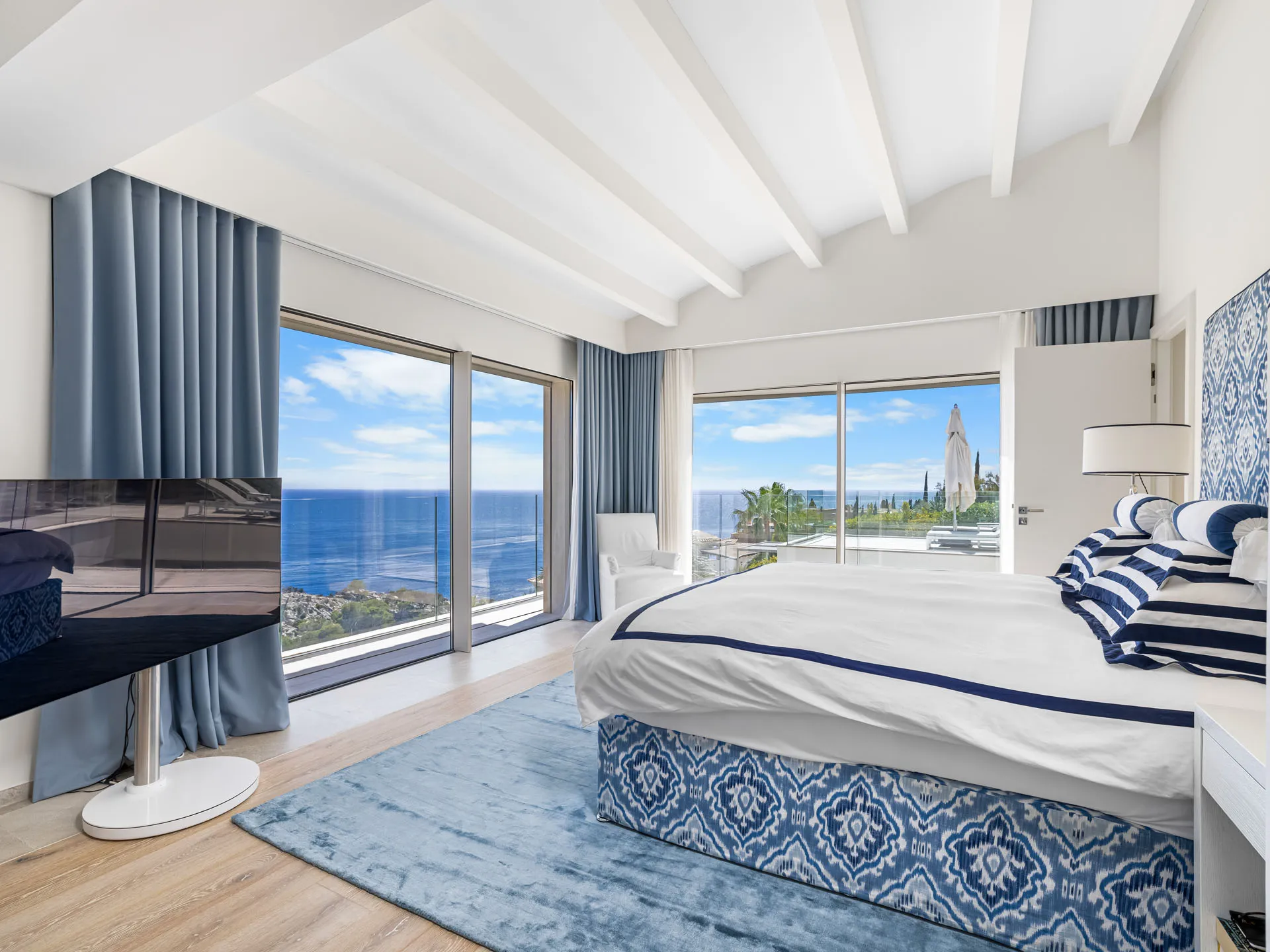 Donde la luz se une al lujo - Villa con vistas al mar, casa de invitados y piscina-18