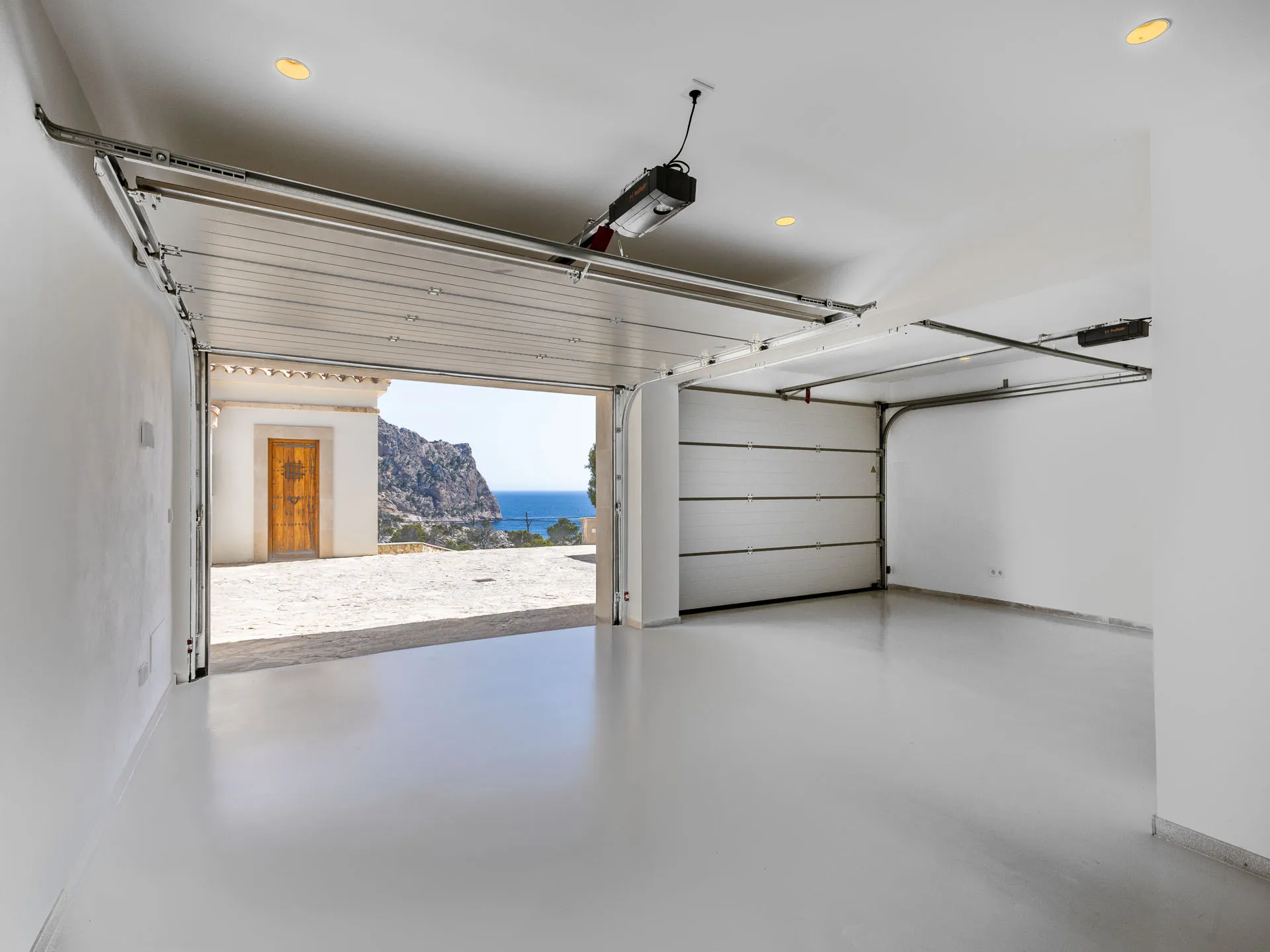 Donde la luz se une al lujo - Villa con vistas al mar, casa de invitados y piscina-26