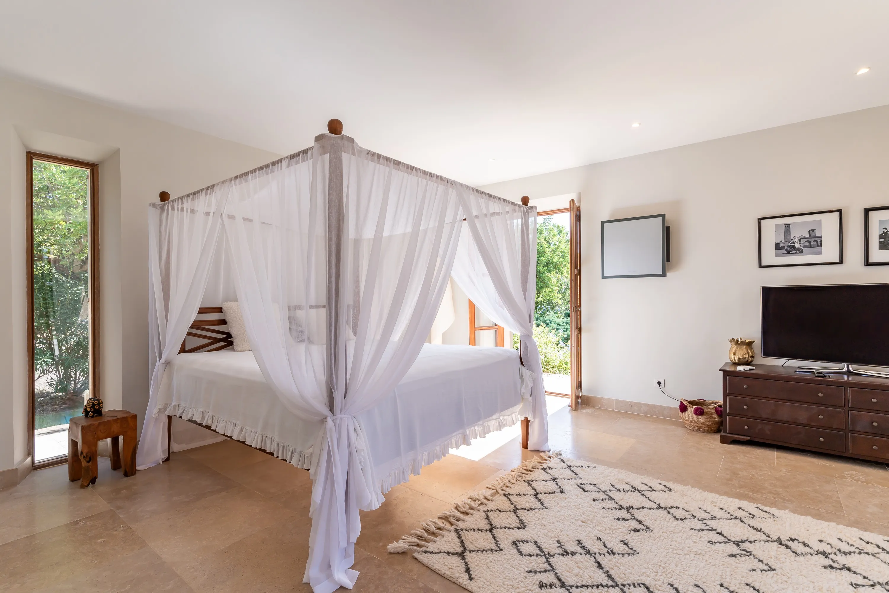 Residencia mediterránea autosuficiente en una ubicación única-12