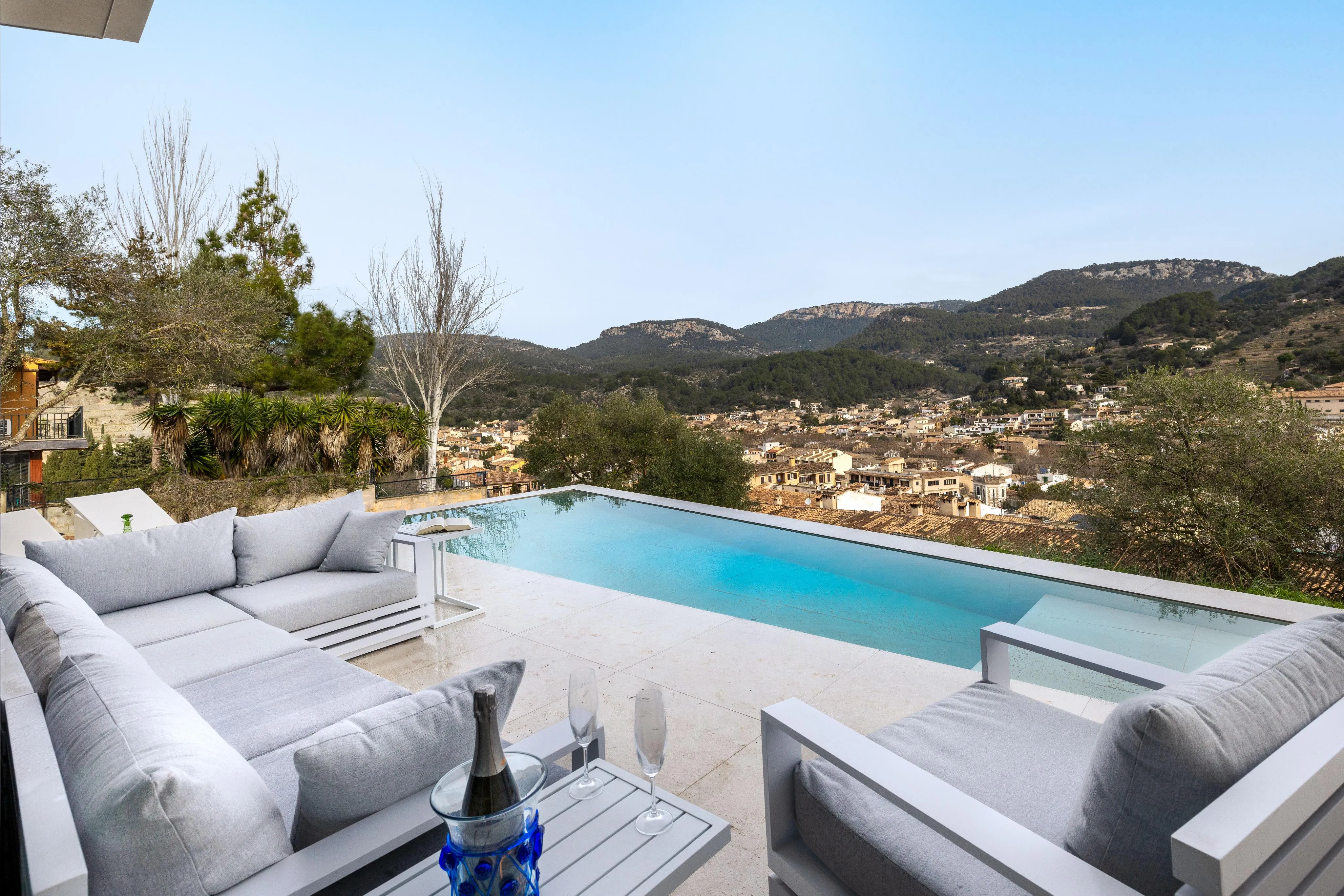 Nybyggt drömhus med högkvalitativ inredning i Esporlas-22