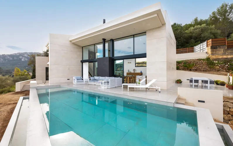 Nybyggt drömhus med högkvalitativ inredning i Esporlas