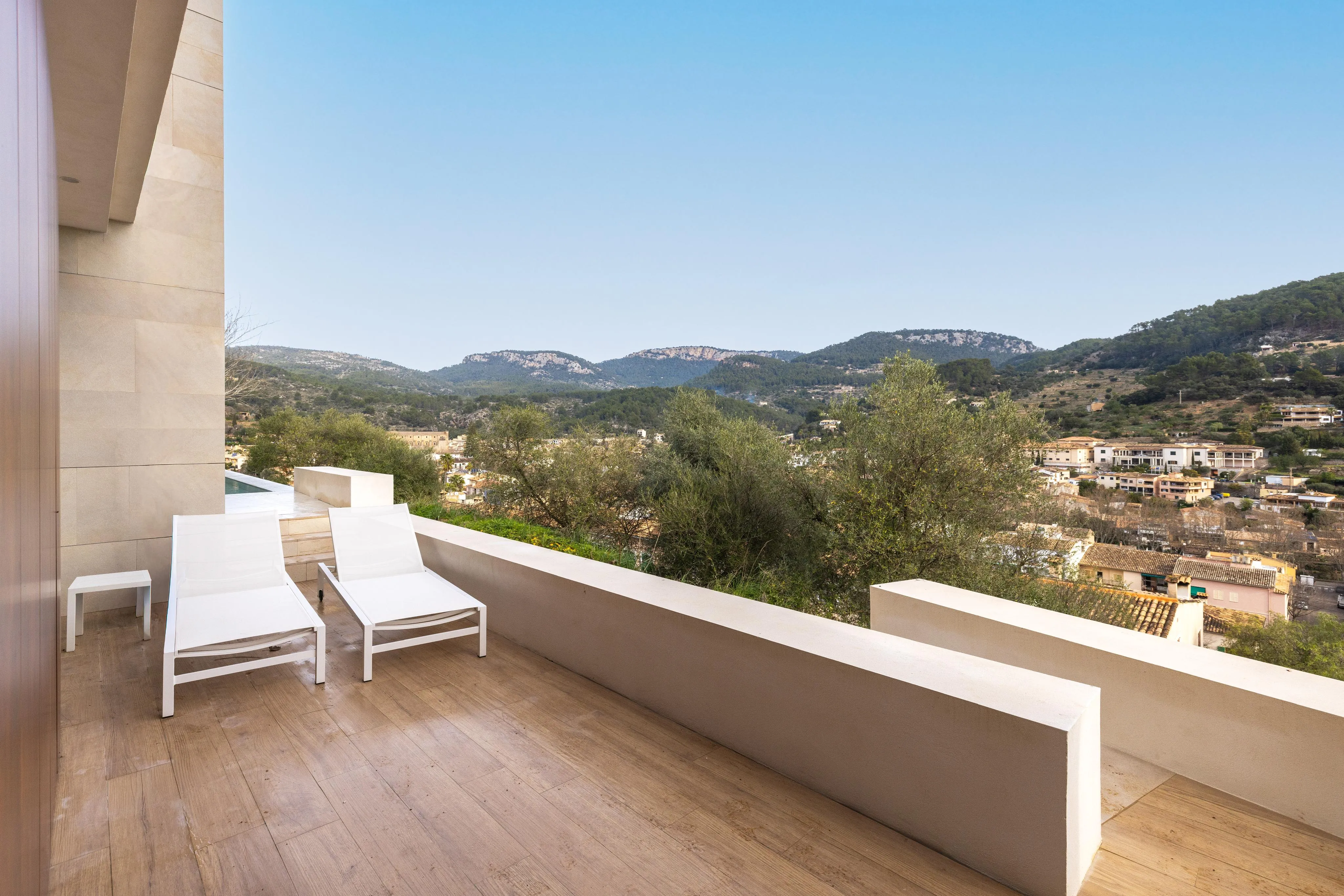 Nybyggt drömhus med högkvalitativ inredning i Esporlas-27