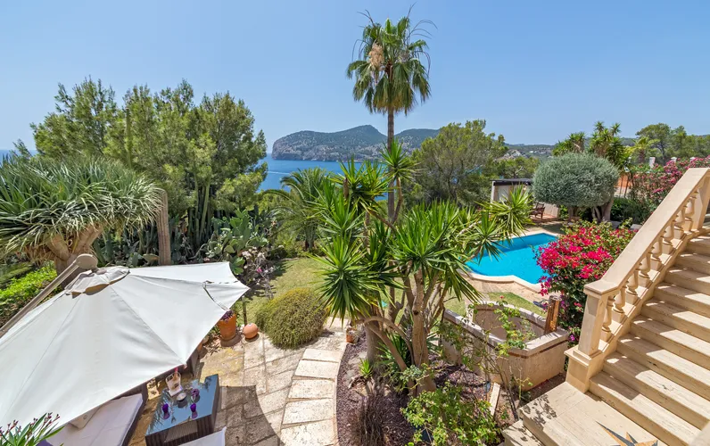 Villa con vistas al mar en zona tranquila