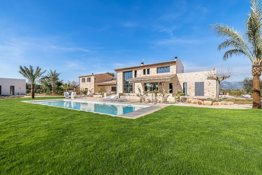 Oasis contemporaine avec son propre vignoble-15