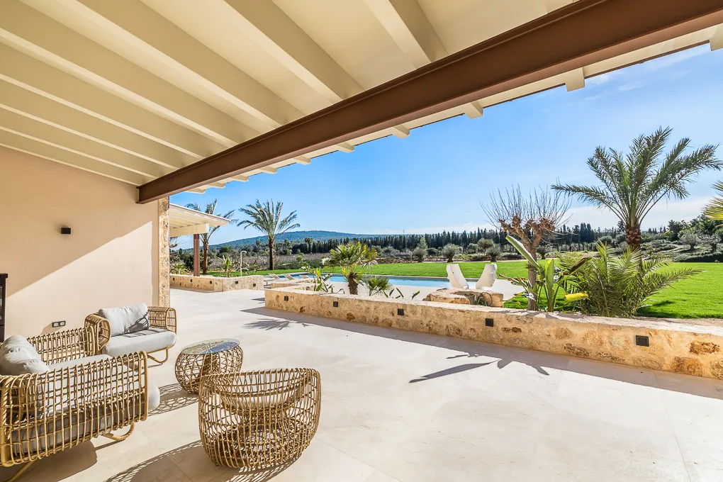 Self-sufficient country house with vineyard in Santa Maria-17