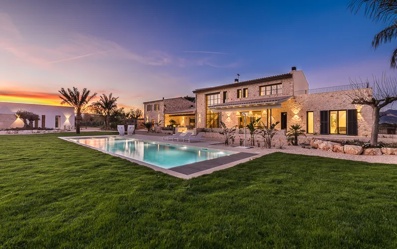 Self-sufficient finca with vineyard in Santa Maria