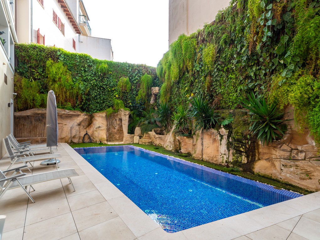 Exclusive, bright apartment with pool, gym, elevator and parking in Calatrava-11