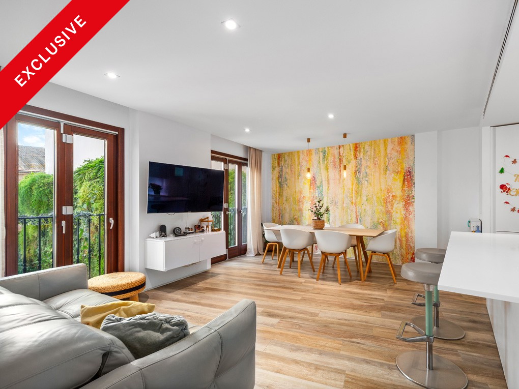 Exclusive, bright apartment with pool, gym, elevator and parking in Calatrava