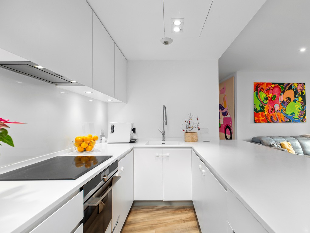 Exclusive, bright apartment with pool, gym, elevator and parking in Calatrava-5