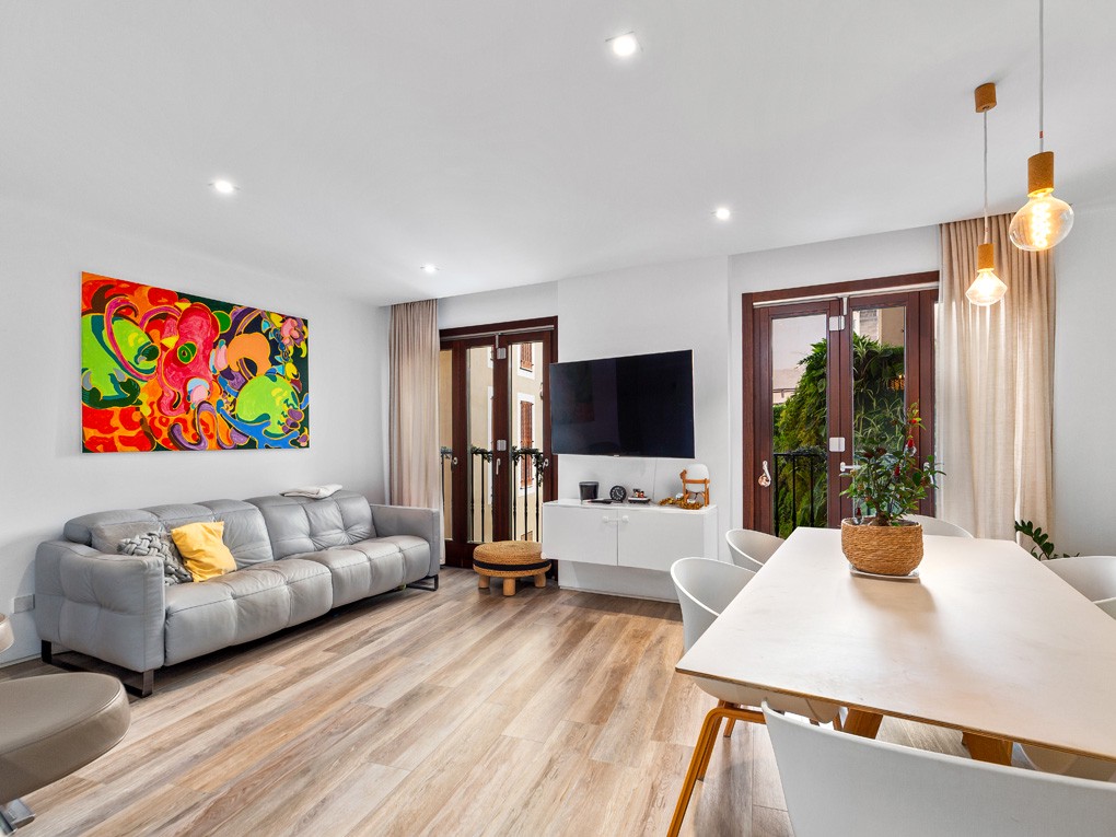 Exclusive, bright apartment with pool, gym, elevator and parking in Calatrava-2