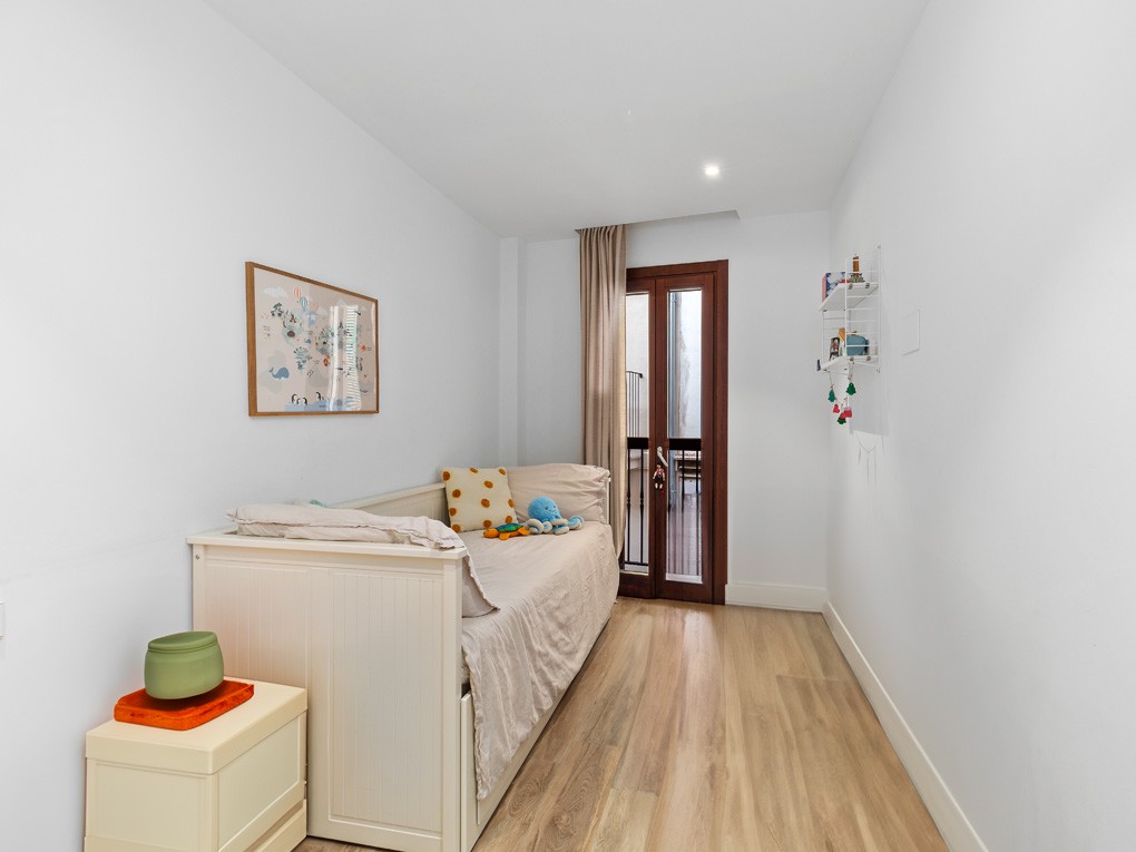 Exclusive, bright apartment with pool, gym, elevator and parking in Calatrava-8
