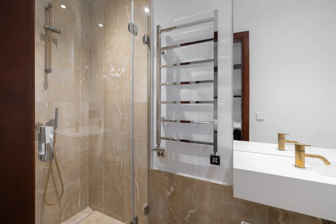 Elegant townhouse with terrace in Calatrava-15