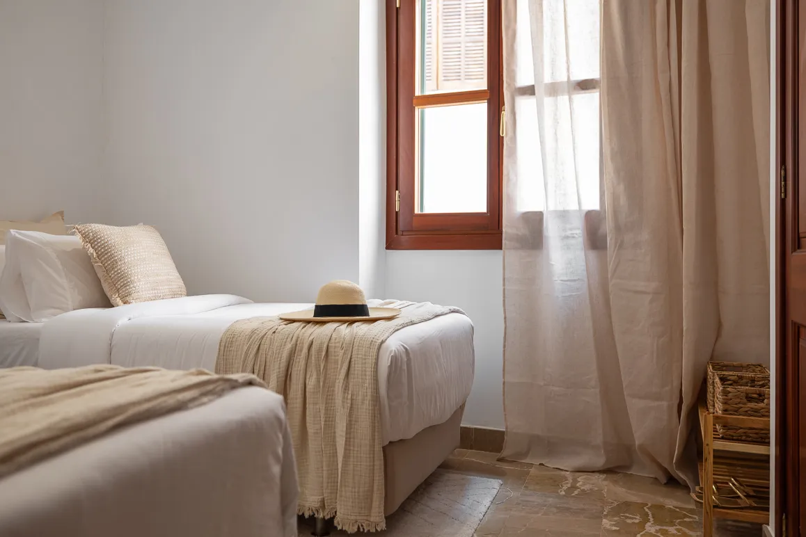 Elegant townhouse with terrace in Calatrava-17