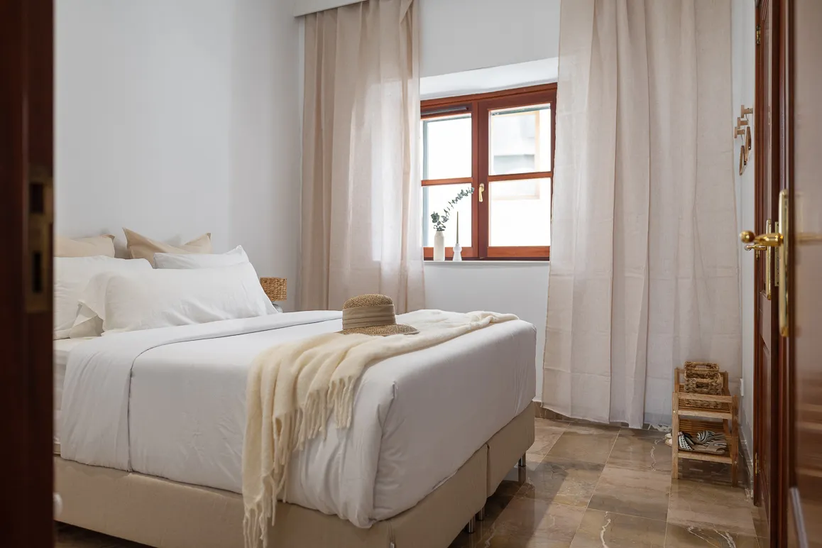 Elegant townhouse with terrace in Calatrava-13