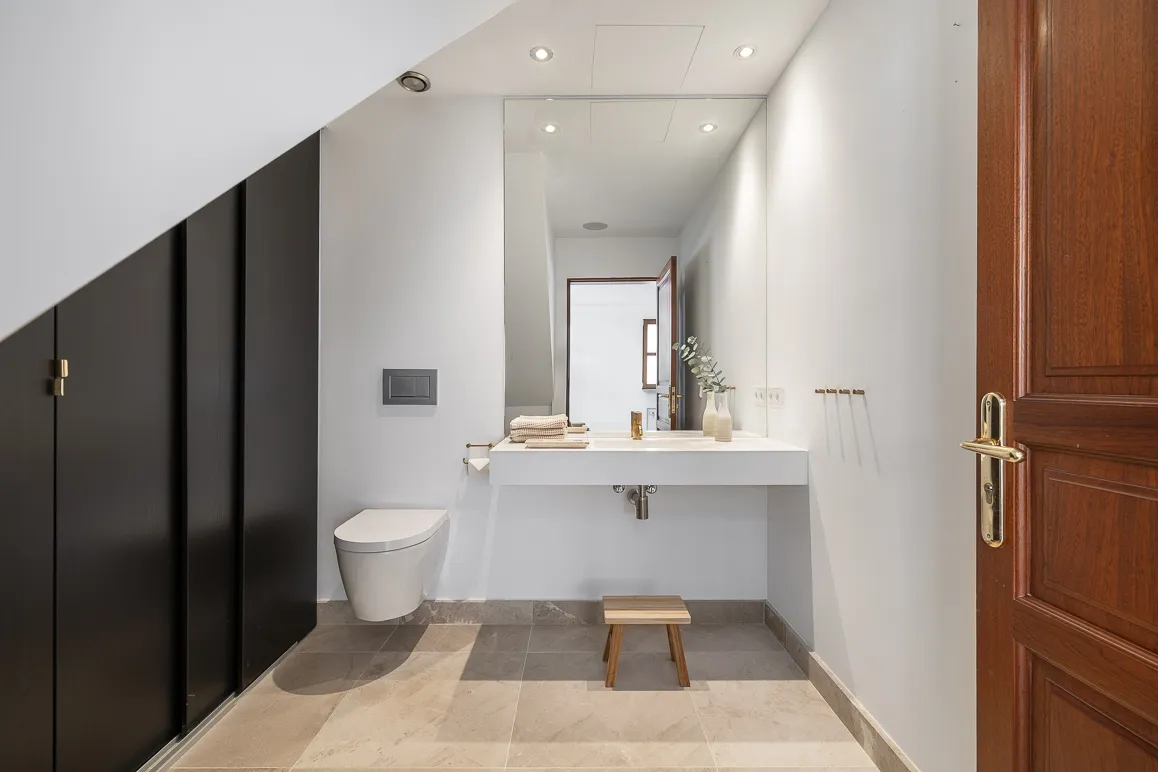 Elegant townhouse with terrace in Calatrava-20