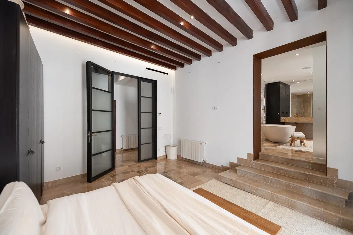 Elegant townhouse with terrace in Calatrava-11