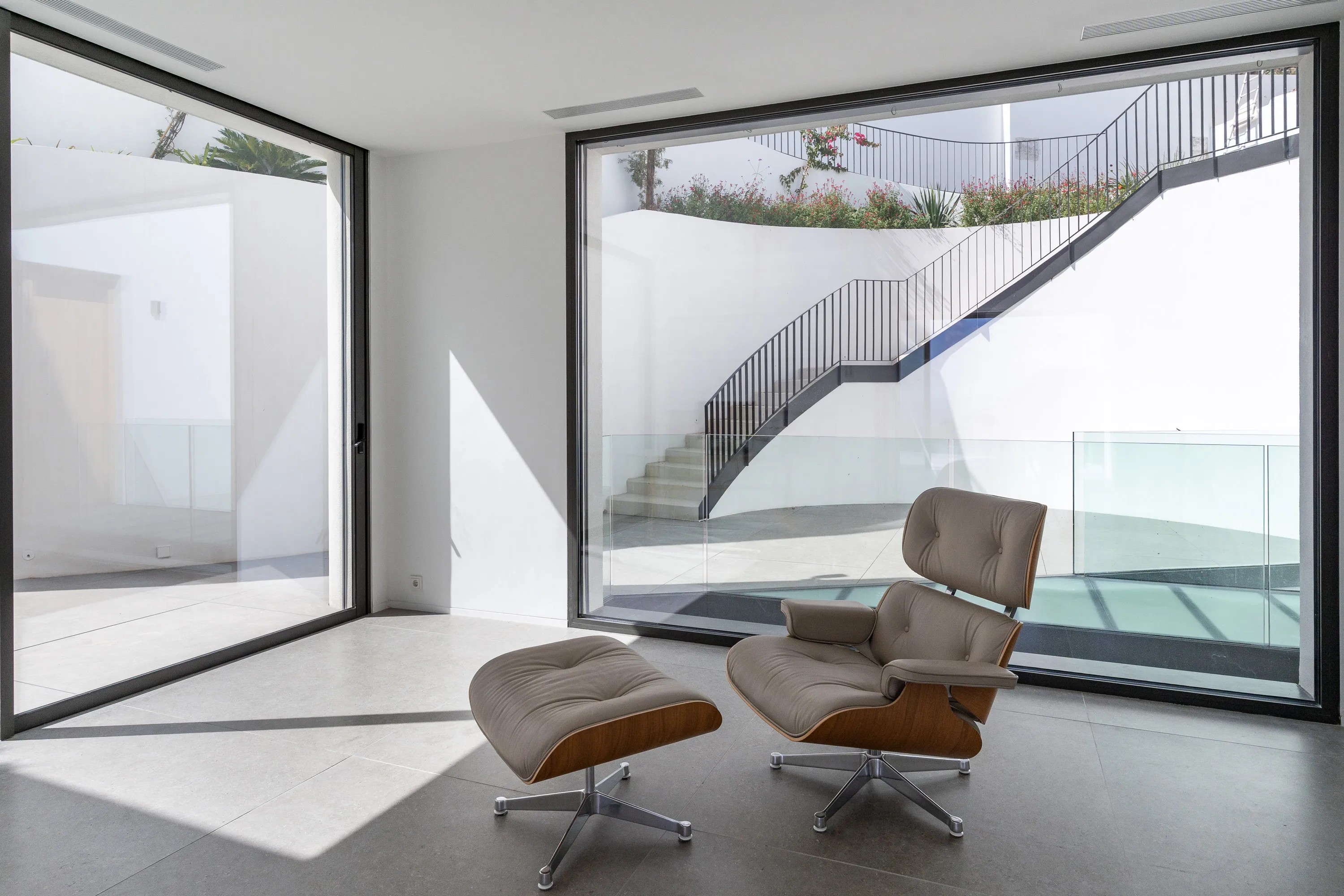 Exclusieve nieuwbouwvilla met panoramisch en gedeeltelijk zeezicht in Son Vida-17