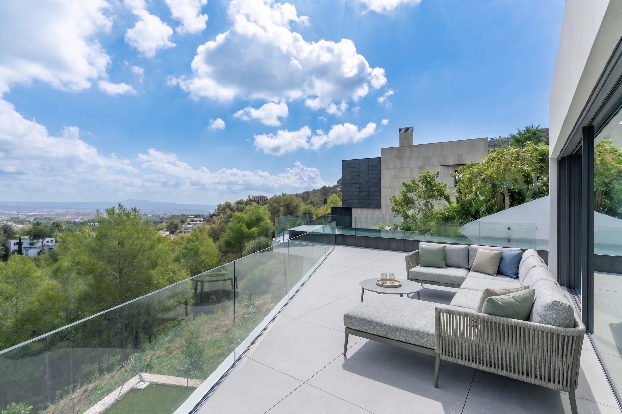 Exclusieve nieuwbouwvilla met panoramisch en gedeeltelijk zeezicht in Son Vida-3