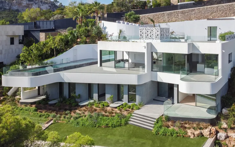 Exklusive Neubauvilla mit Panorama- und Teilmeerblick in Son Vida