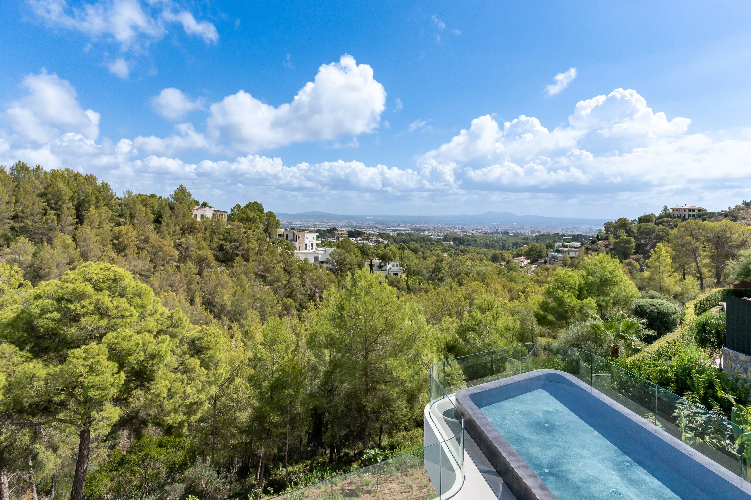 Esclusiva villa di nuova costruzione con vista panoramica e parziale sul mare a Son Vida-16