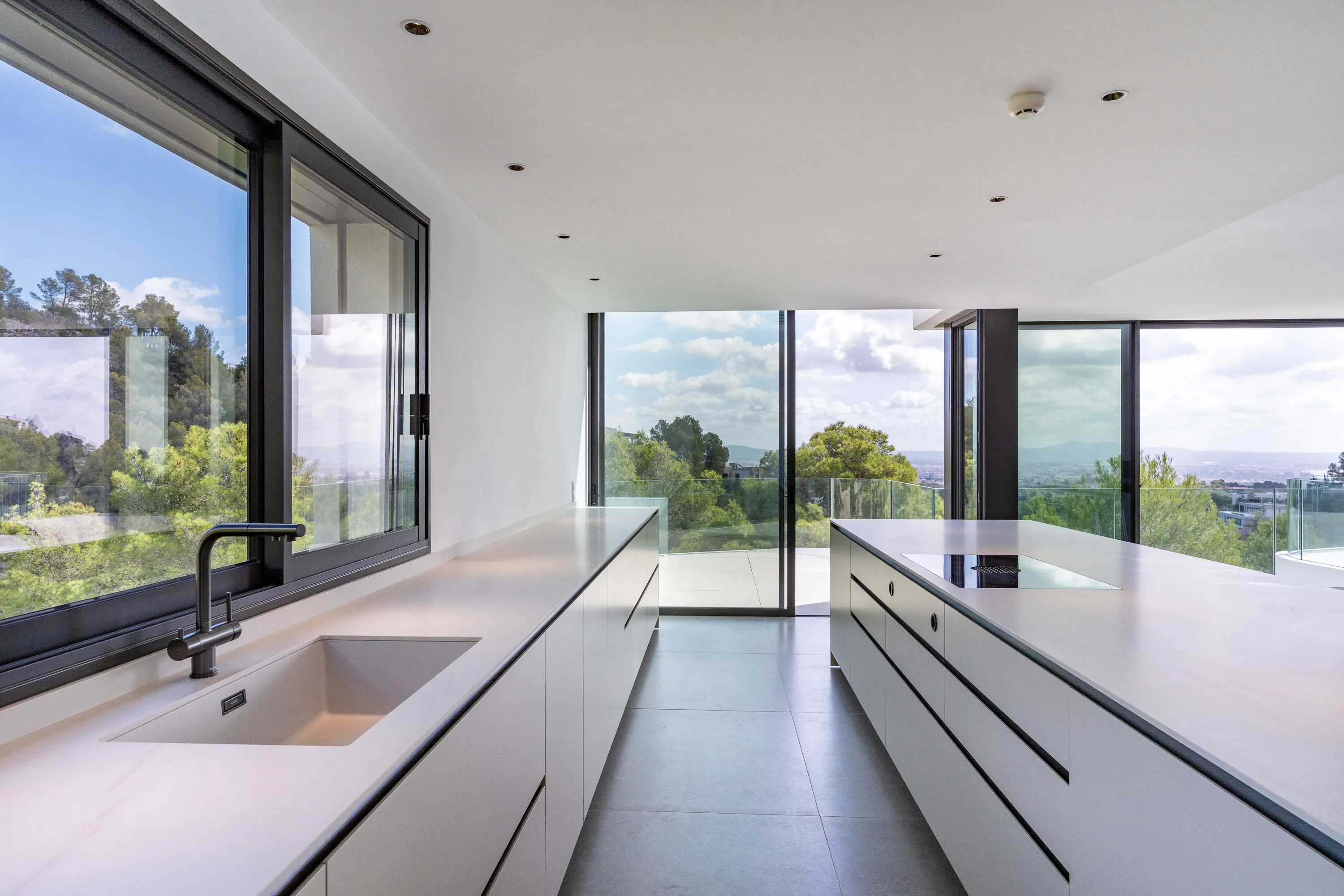 Esclusiva villa di nuova costruzione con vista panoramica e parziale sul mare a Son Vida-7