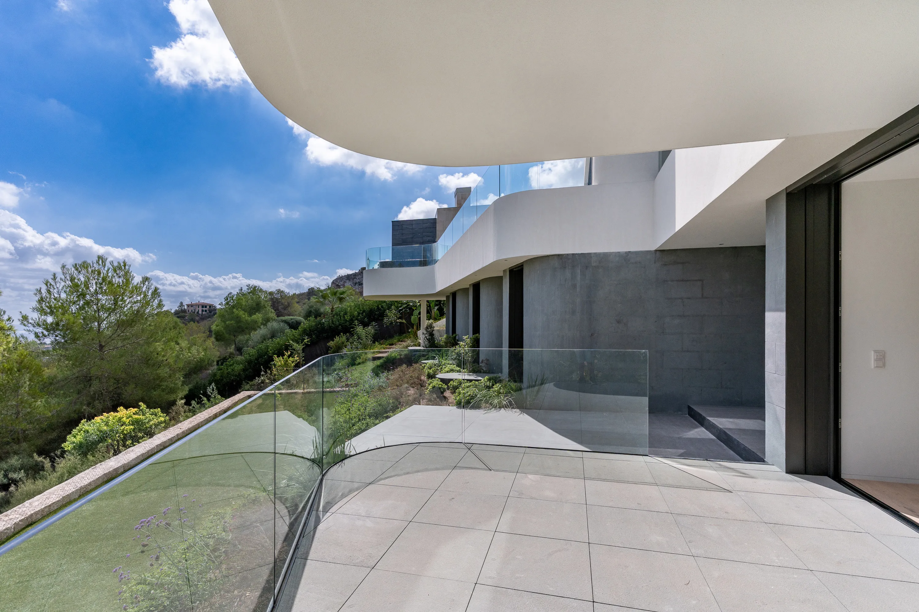 Esclusiva villa di nuova costruzione con vista panoramica e parziale sul mare a Son Vida-11