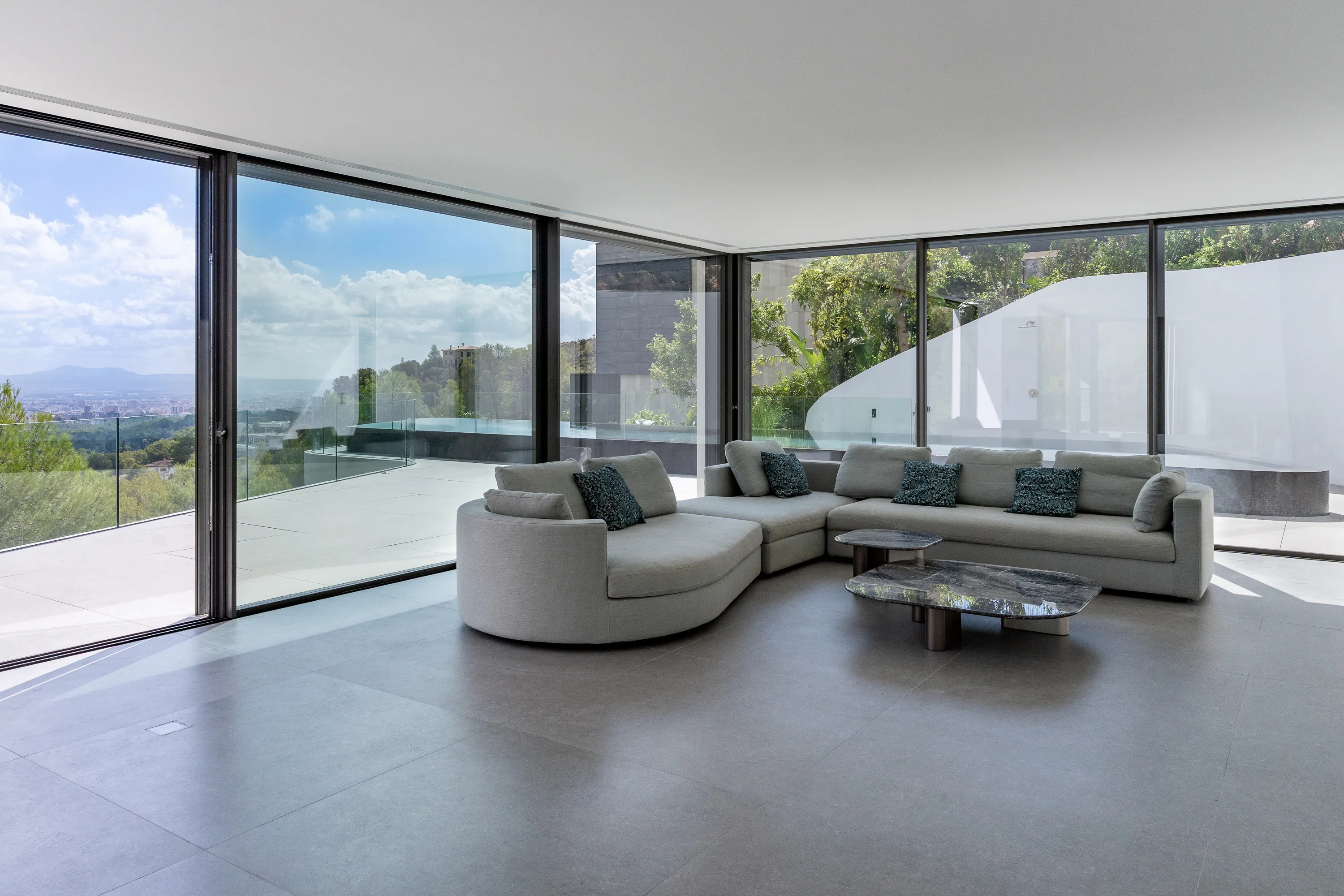 Exclusieve nieuwbouwvilla met panoramisch en gedeeltelijk zeezicht in Son Vida-4