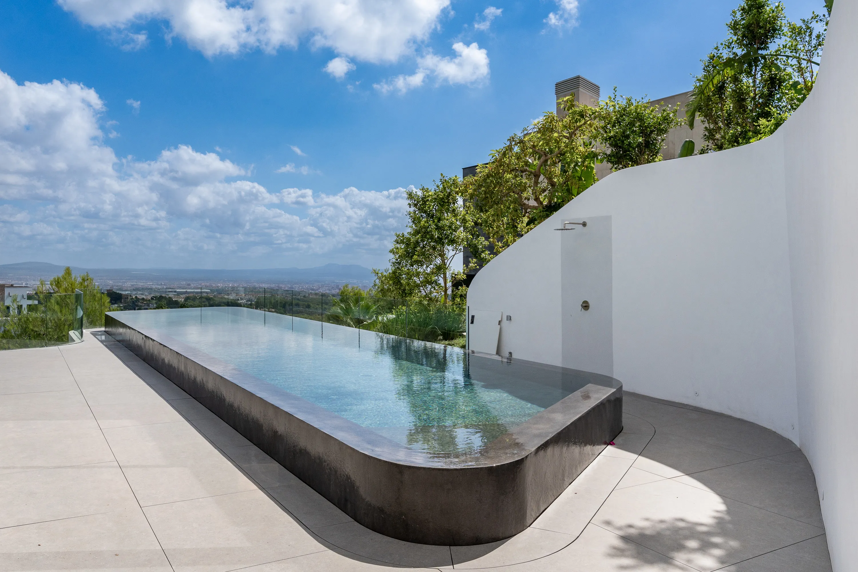 Esclusiva villa di nuova costruzione con vista panoramica e parziale sul mare a Son Vida-3