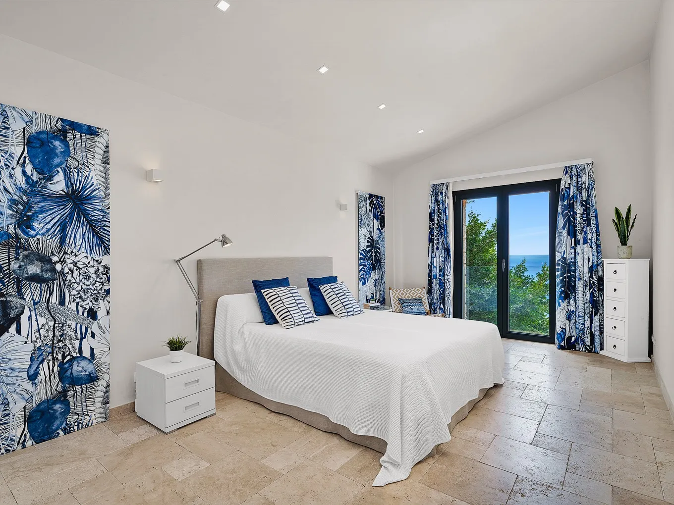 Modern villa med fantastisk havsutsikt-9